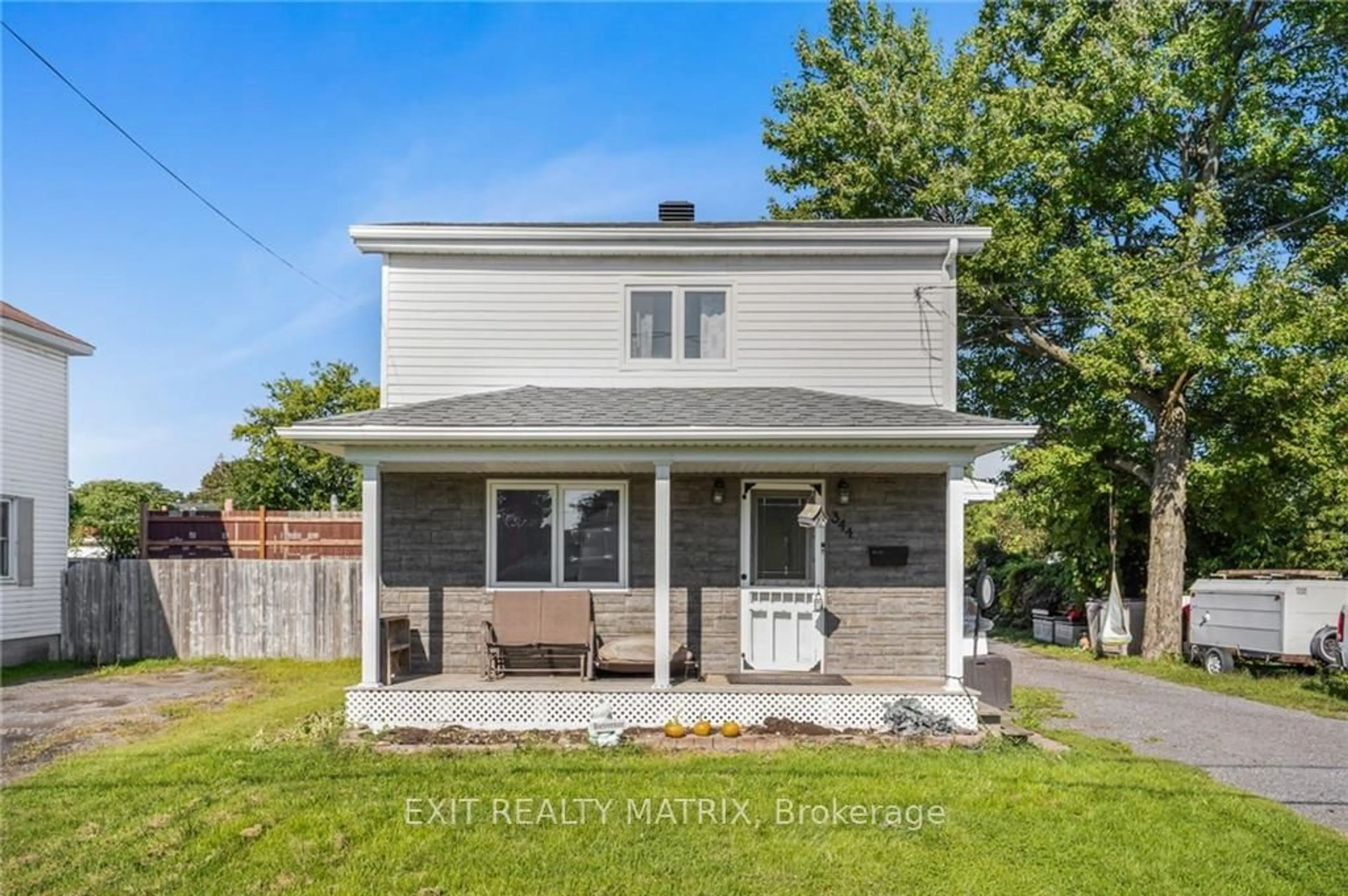 Frontside or backside of a home, cottage for 344 ABBOTT St, Hawkesbury Ontario K6A 2C9