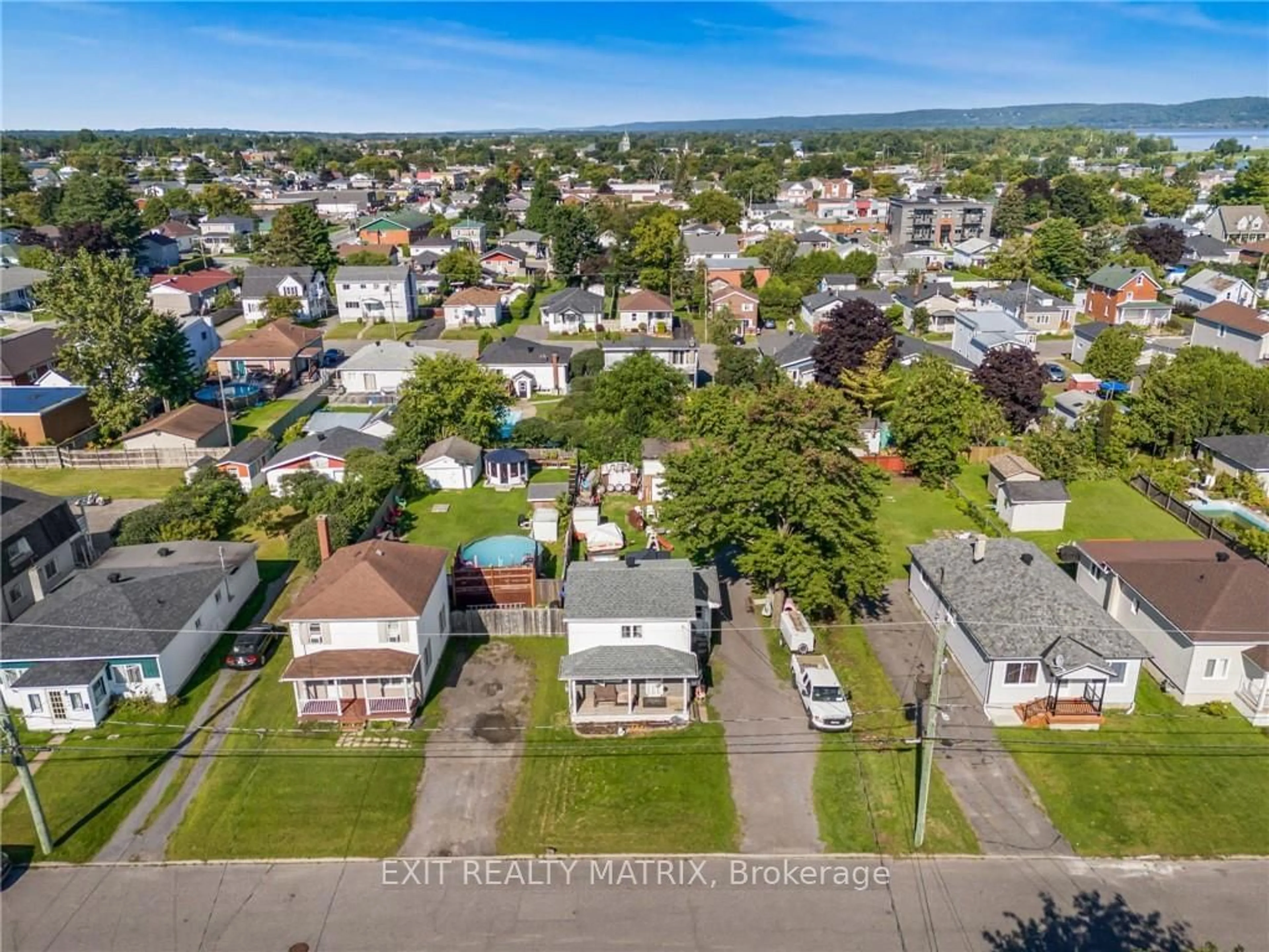 A pic from outside/outdoor area/front of a property/back of a property/a pic from drone, street for 344 ABBOTT St, Hawkesbury Ontario K6A 2C9