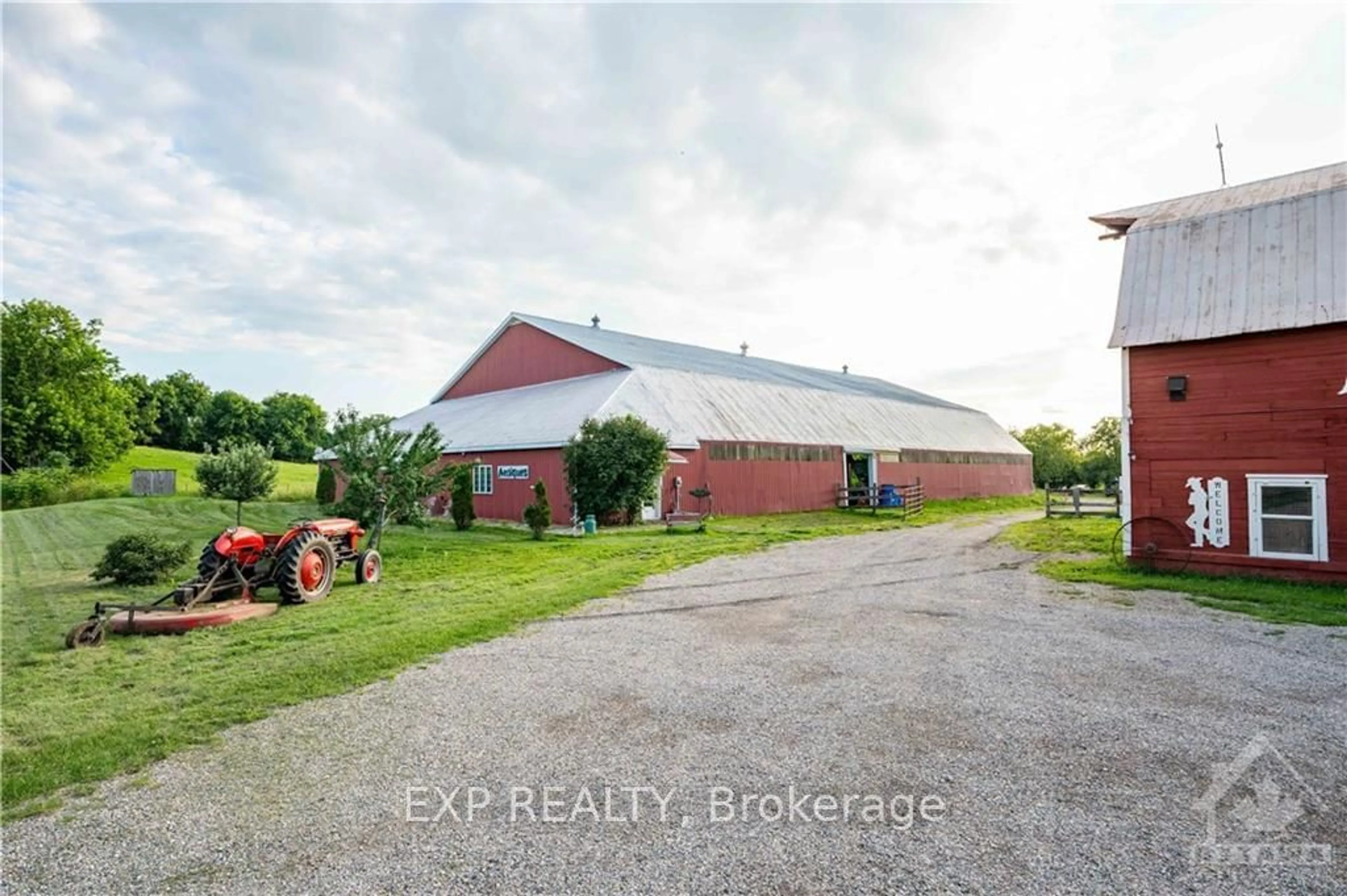 Indoor garage for 2786 HIGHWAY 34, Champlain Ontario K6A 2R2