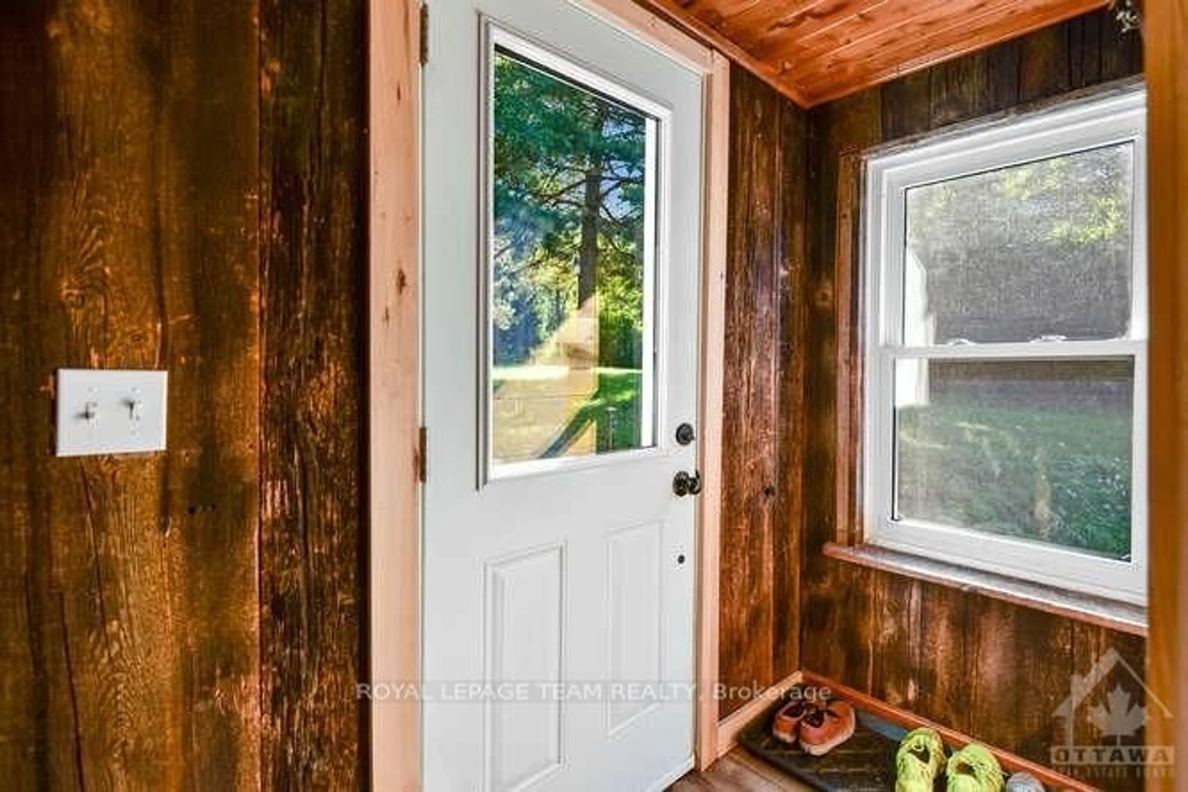 Indoor entryway, wood floors for 6804 6TH CONCESSION Rd, Elizabethtown-Kitley Ontario K6V 5T2