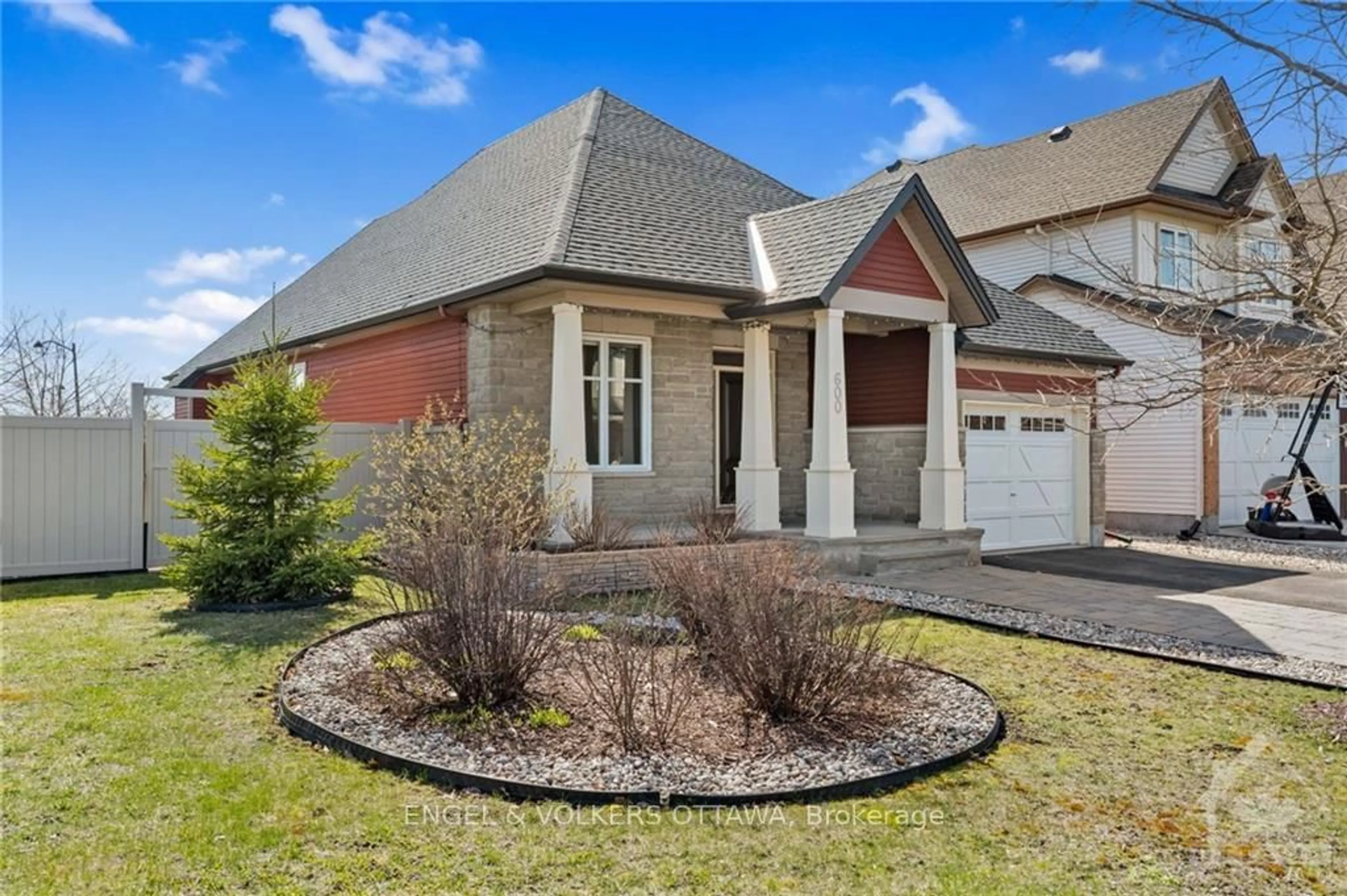 Frontside or backside of a home, cottage for 600 WOODBRIAR Way, Blossom Park - Airport and Area Ontario K1T 0J6