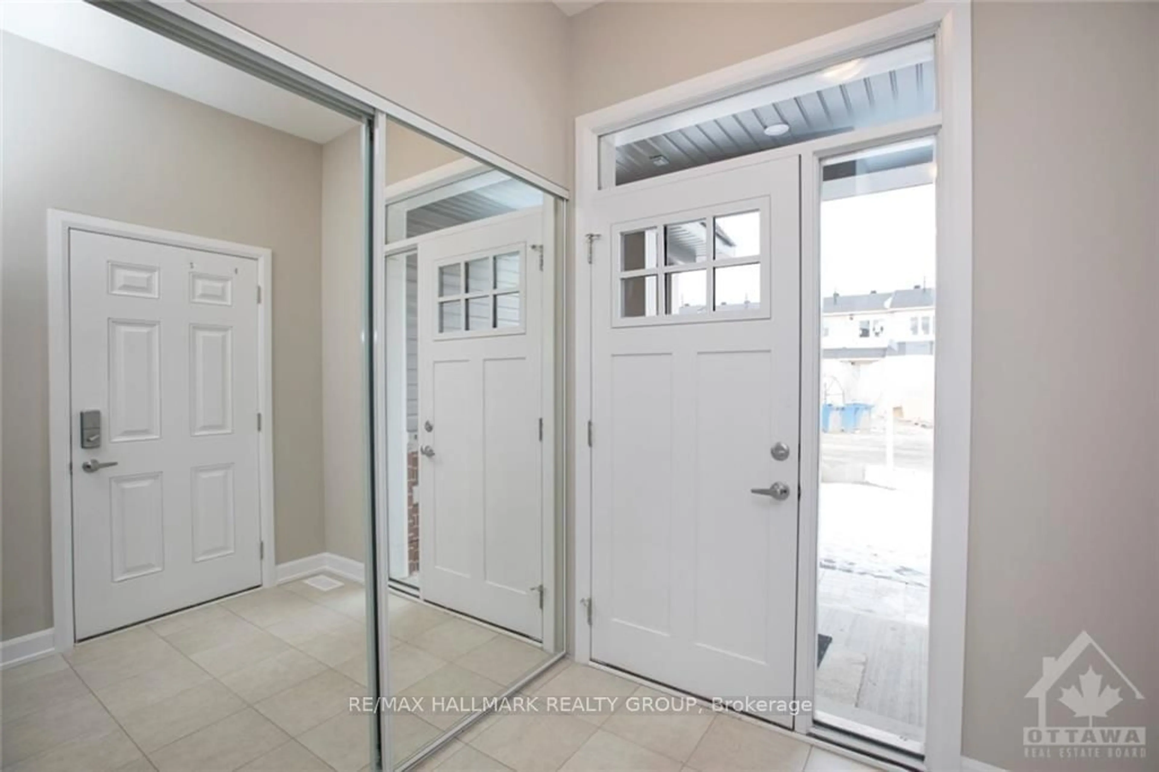 Indoor entryway, cement floor for 46 DAMSELFISH Walk, Orleans - Cumberland and Area Ontario K4A 2N3