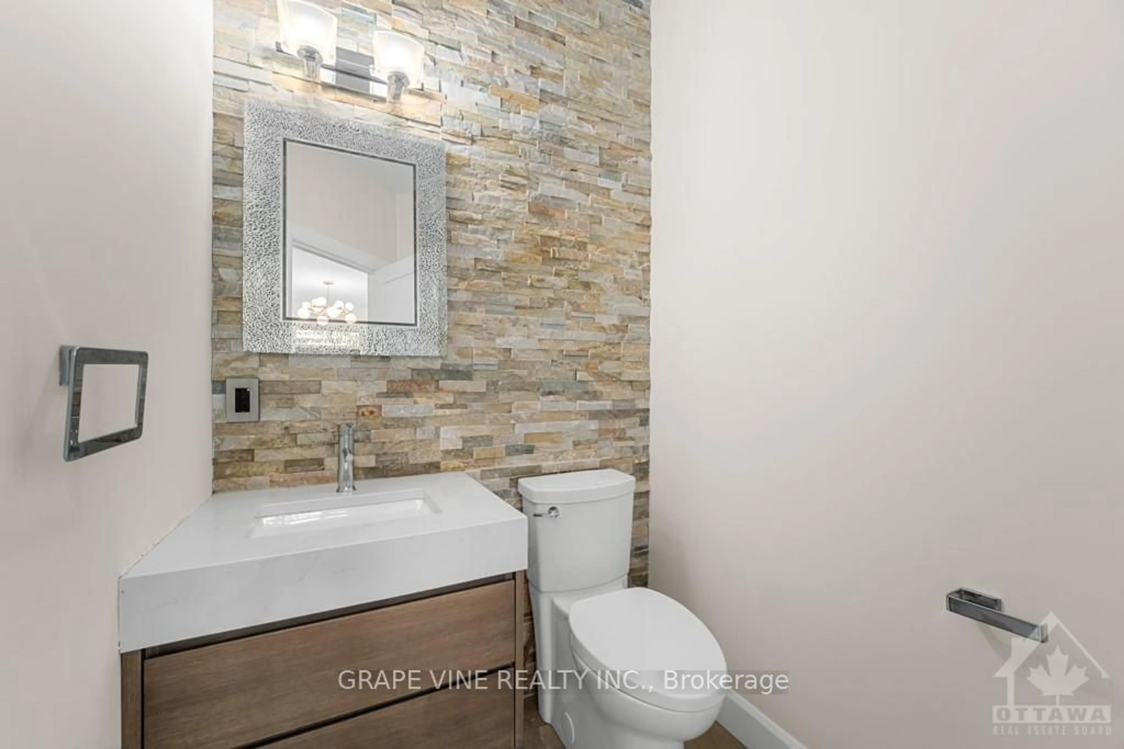 Contemporary bathroom, ceramic floors for 219 CARLETON Ave, Tunneys Pasture and Ottawa West Ontario K1Y 0J5