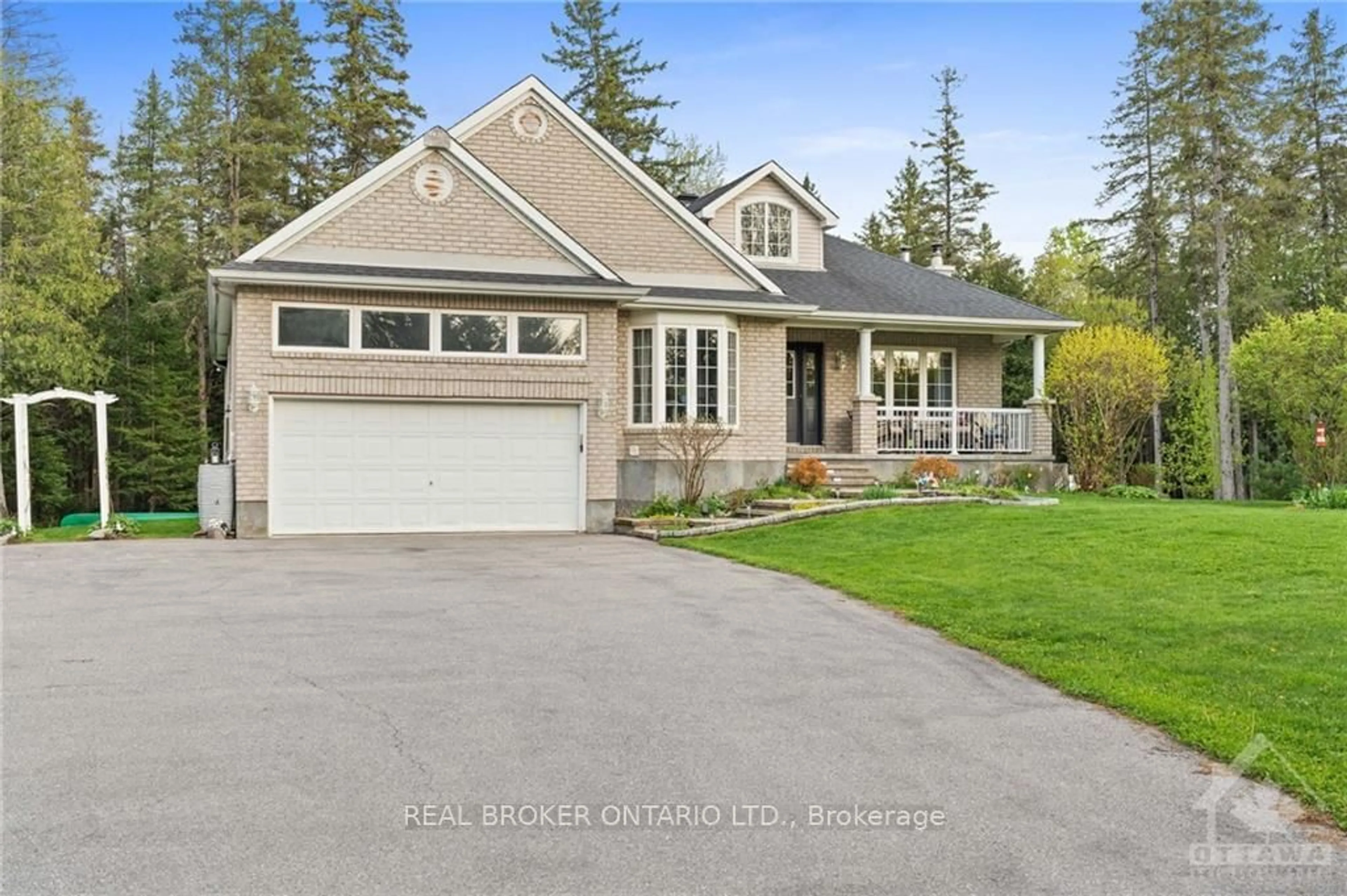 Frontside or backside of a home, cottage for 32 SAWGRASS Circ, Stittsville - Munster - Richmond Ontario K0A 1B0