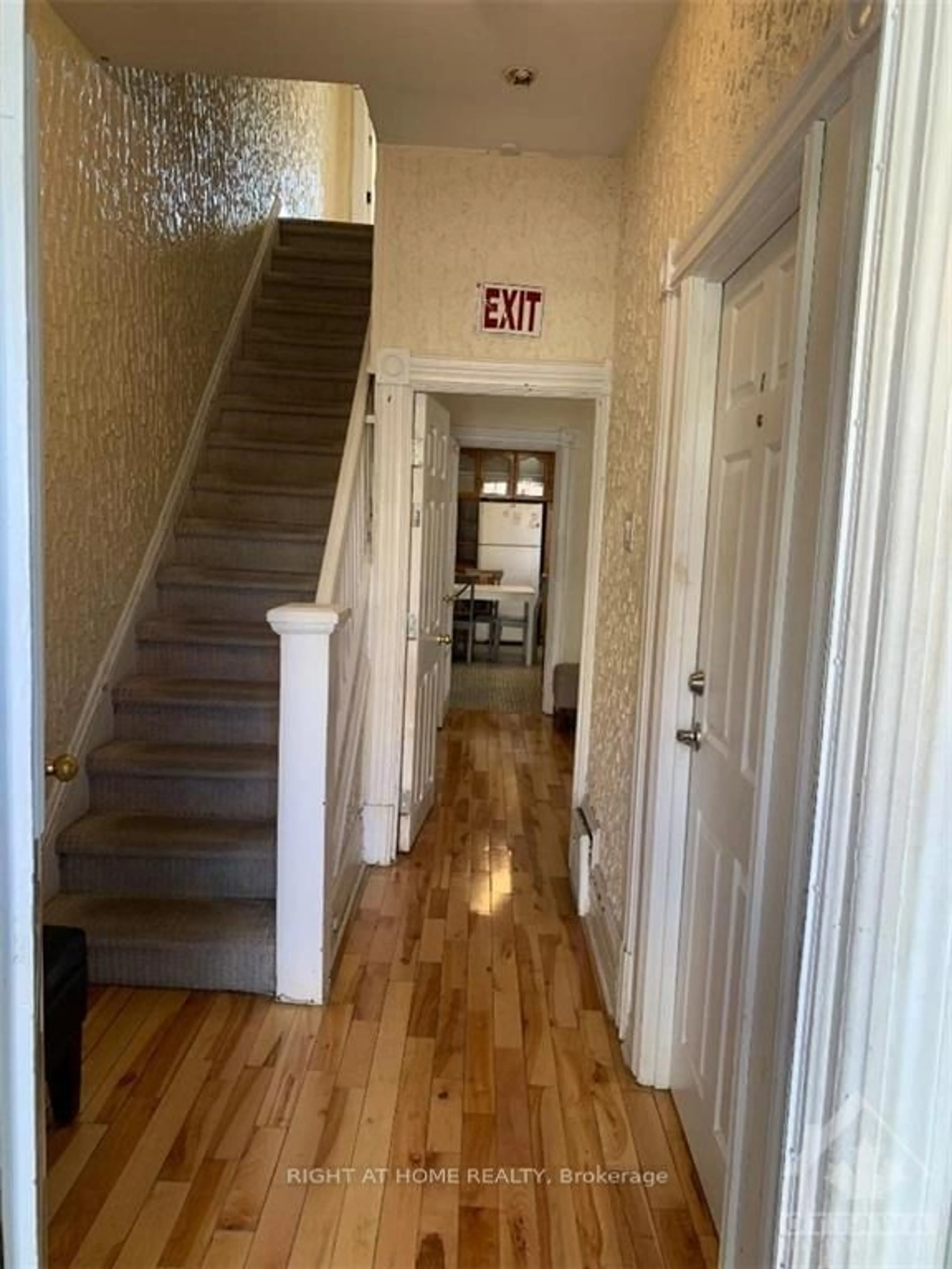 Indoor foyer, wood floors for 50 PRESTON St, West Centre Town Ontario K1R 7N7