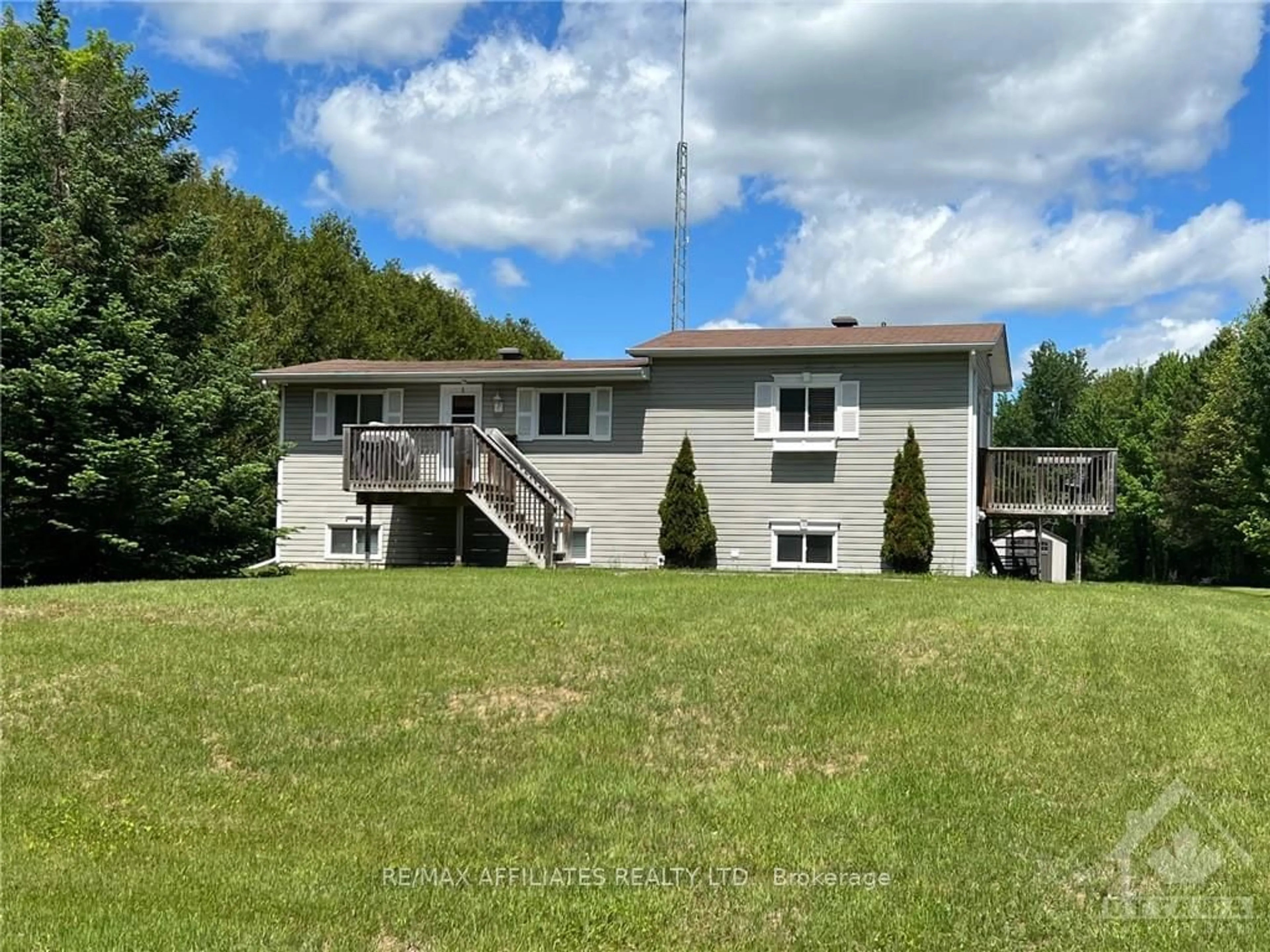 Frontside or backside of a home, the front or back of building for 948 CALYPSO St, The Nation Ontario K0A 1M0