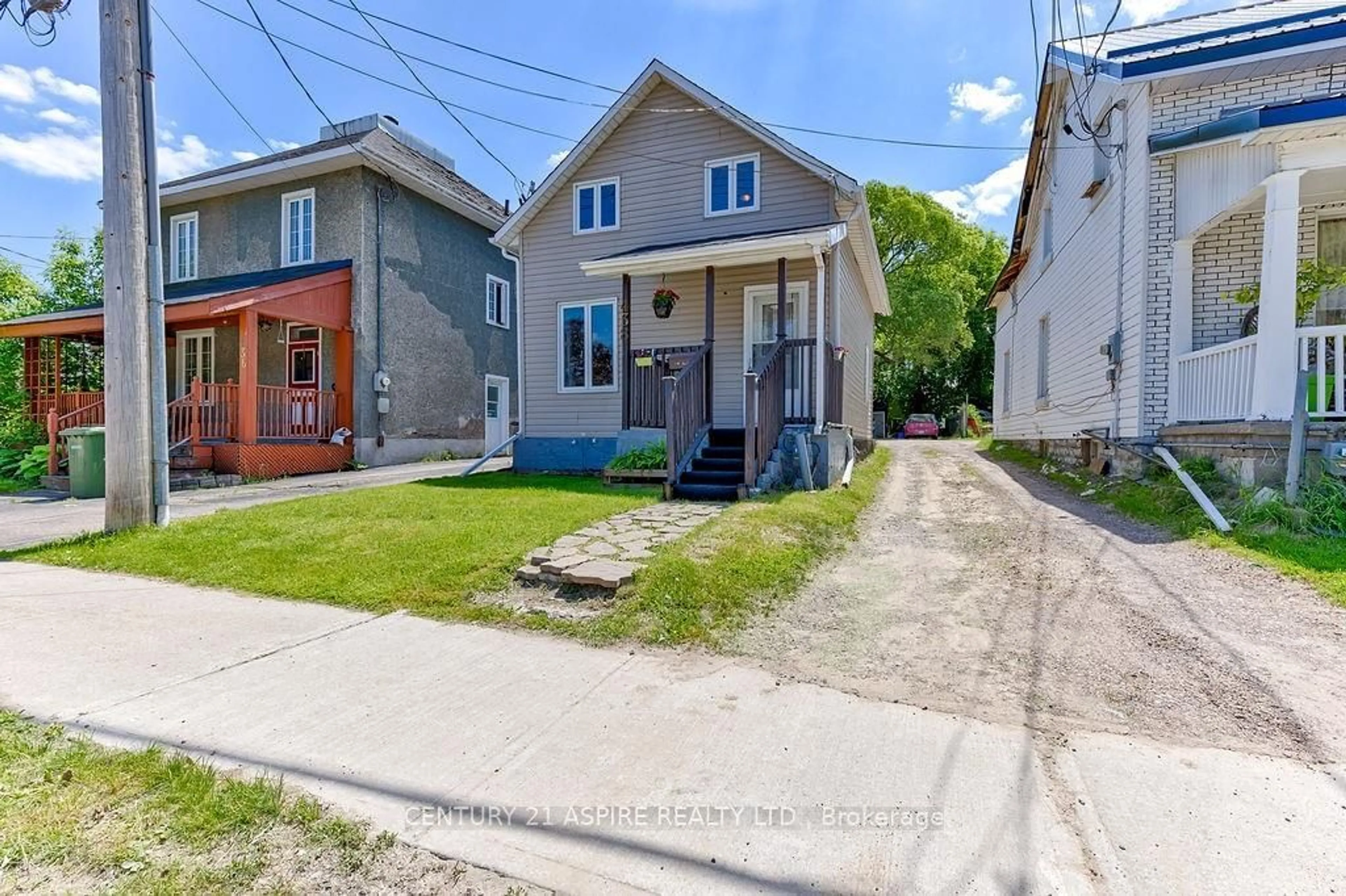 Frontside or backside of a home, the street view for 438 ISABELLA St, Pembroke Ontario K8A 5T7