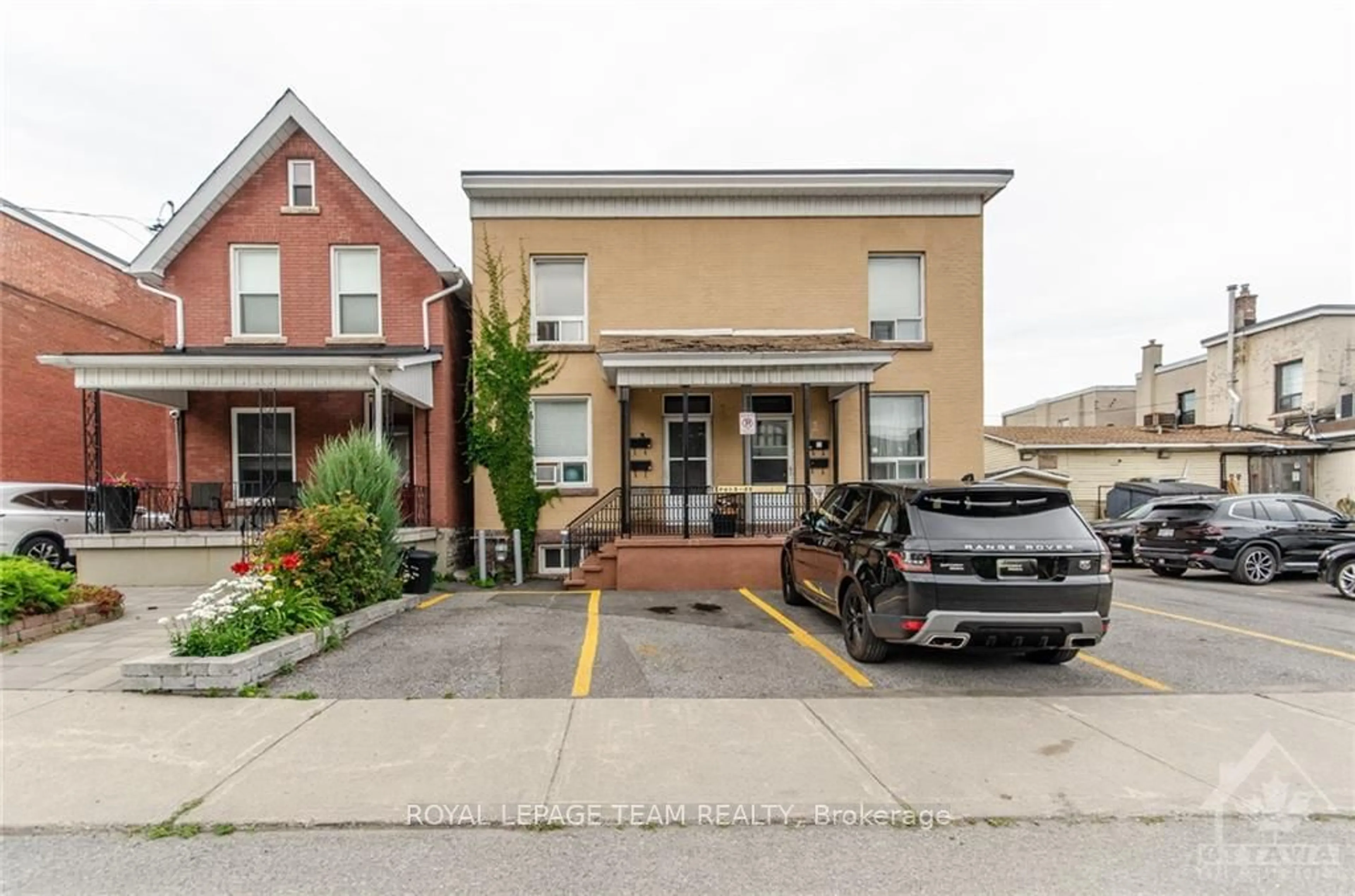 A pic from exterior of the house or condo, the street view for 3 LARCH St, West Centre Town Ontario K1R 6W4