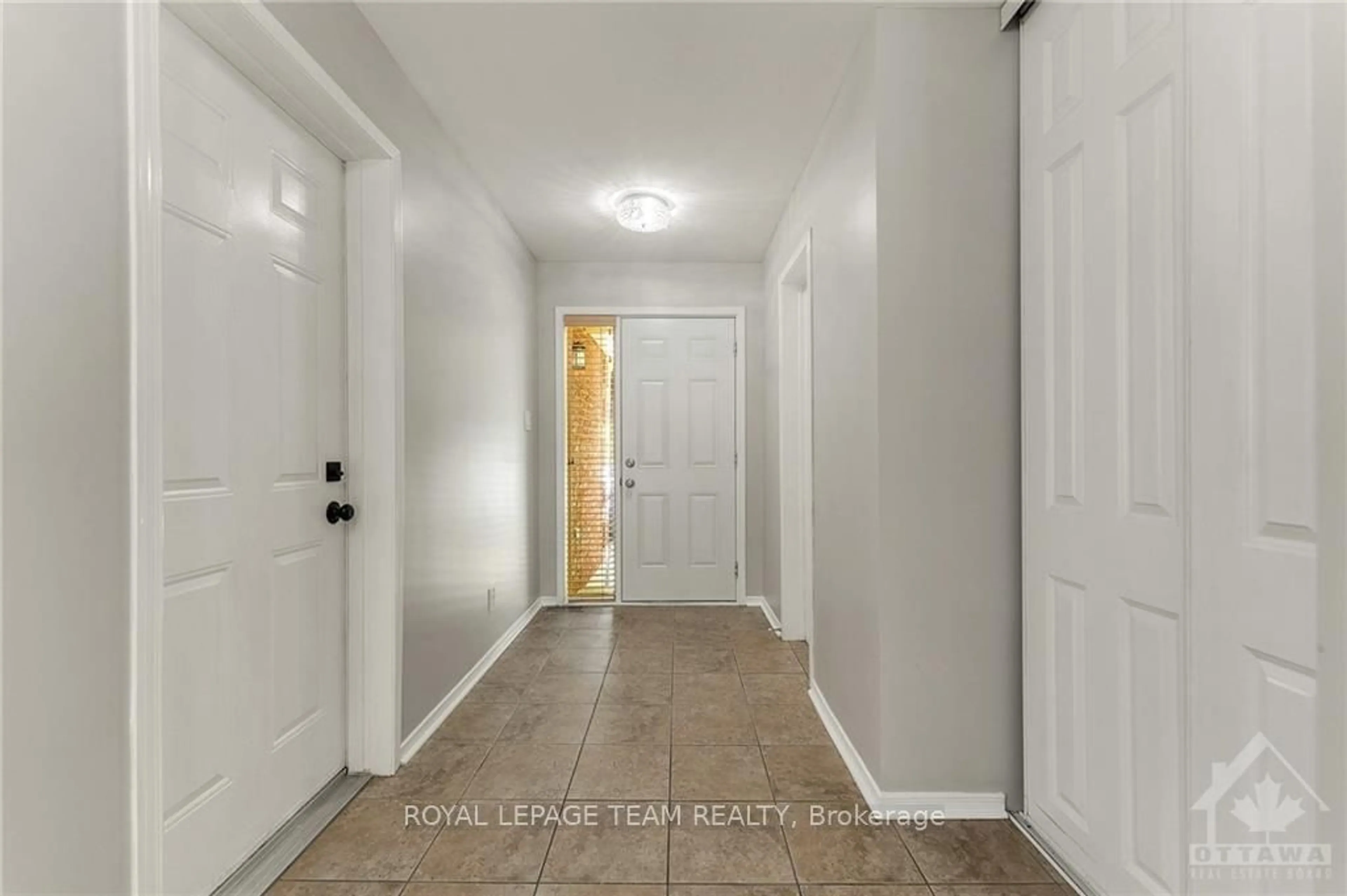 Indoor entryway, wood floors for 31 ROBARTS Cres, Kanata Ontario K2L 3Z4