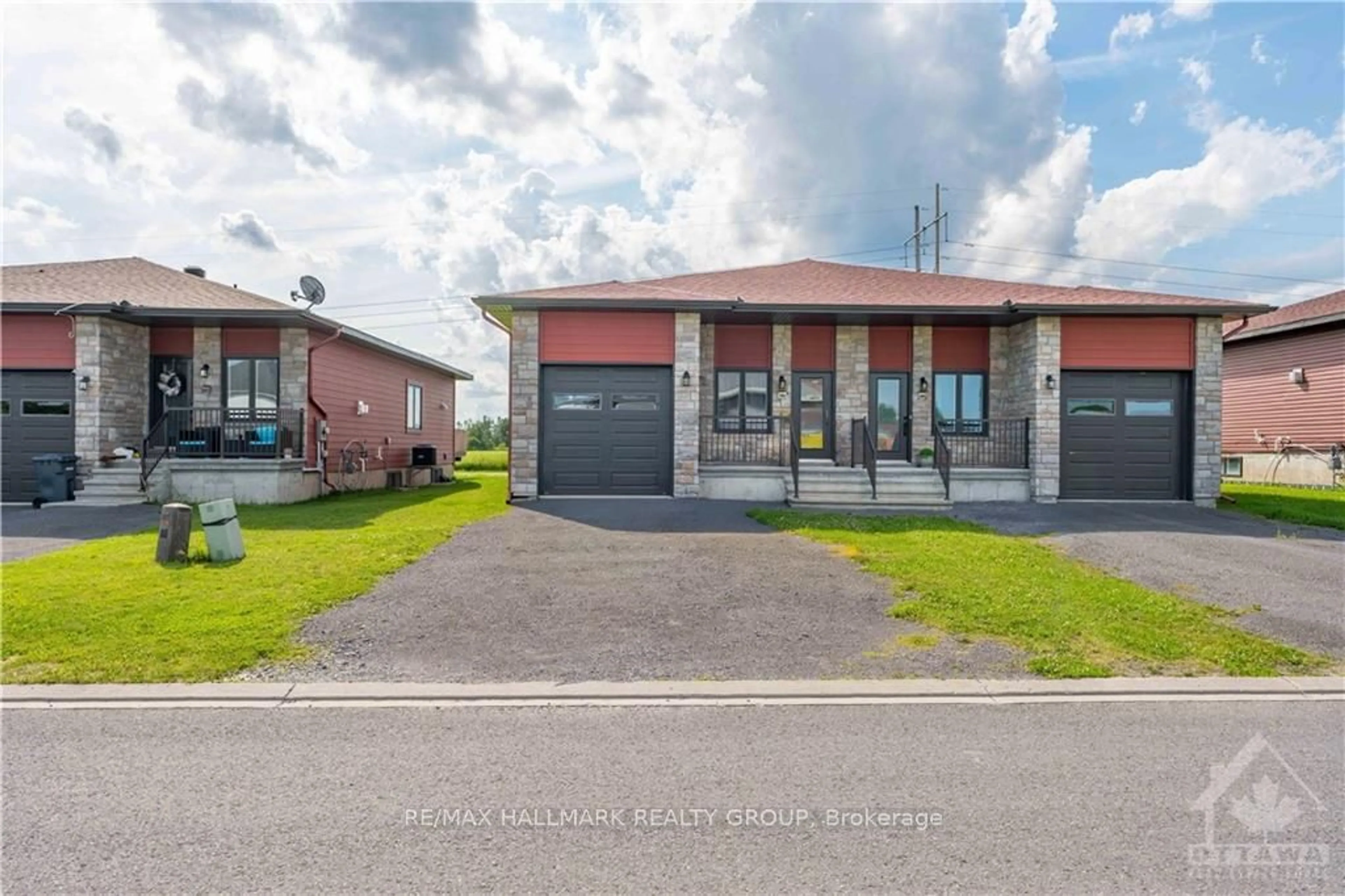 Indoor garage, cement floor for 1043 JACYNTHE St, Hawkesbury Ontario K6A 3V9