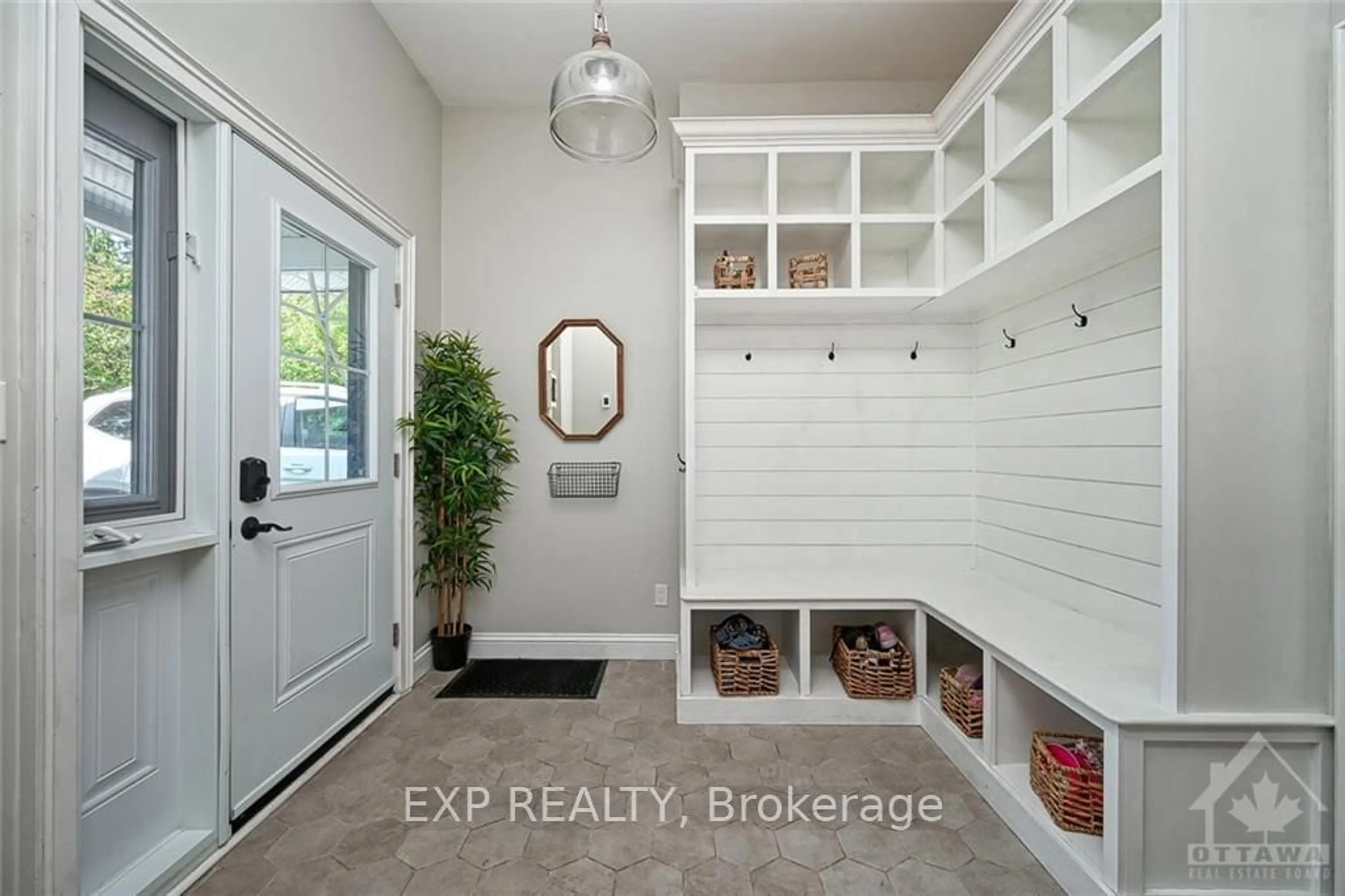 Indoor entryway, ceramic floors for 10561 KERRS RIDGE Rd, North Dundas Ontario K0E 1S0