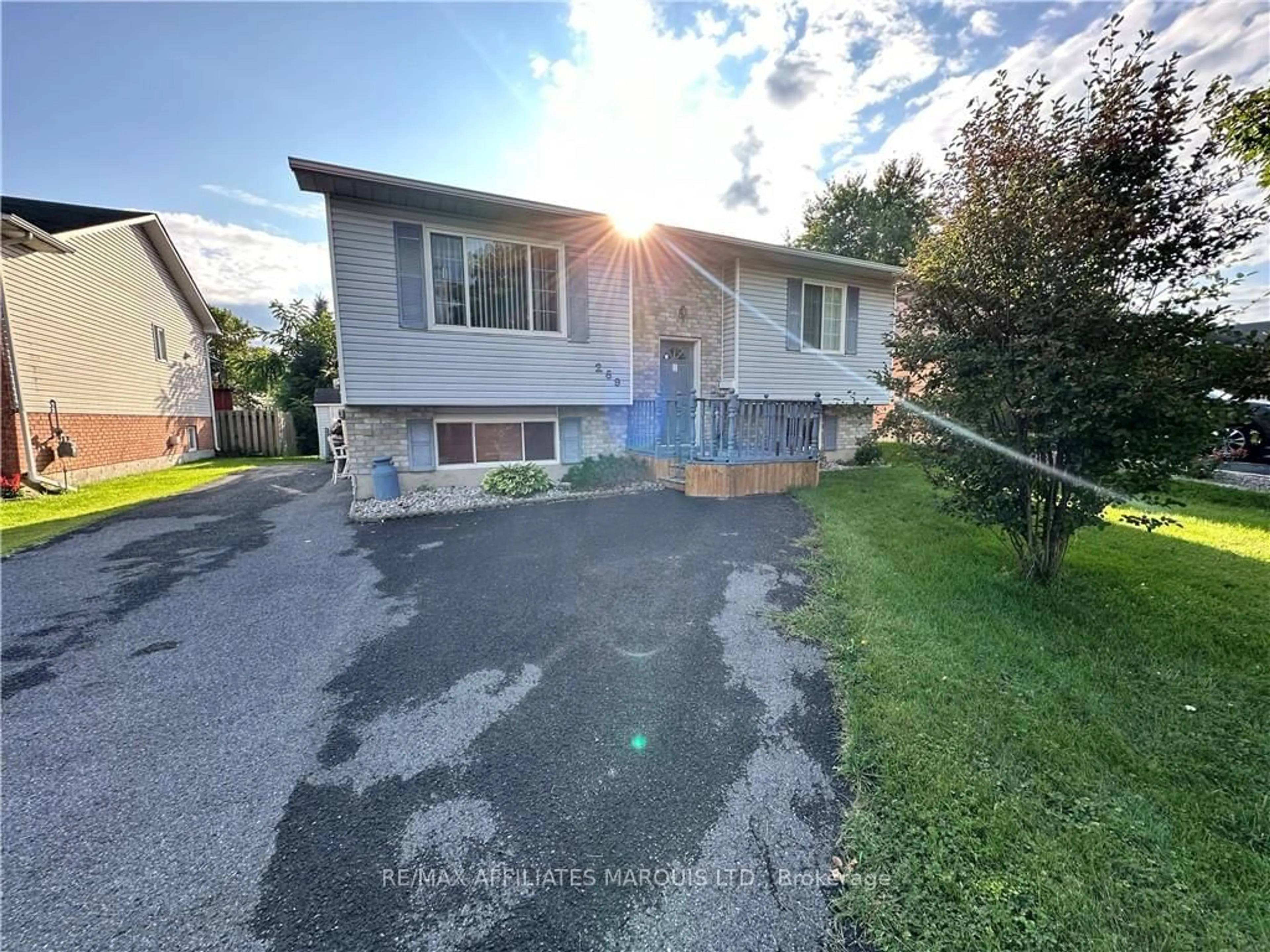 Frontside or backside of a home, the street view for 289 IVAN Cres, Cornwall Ontario K6H 7C6