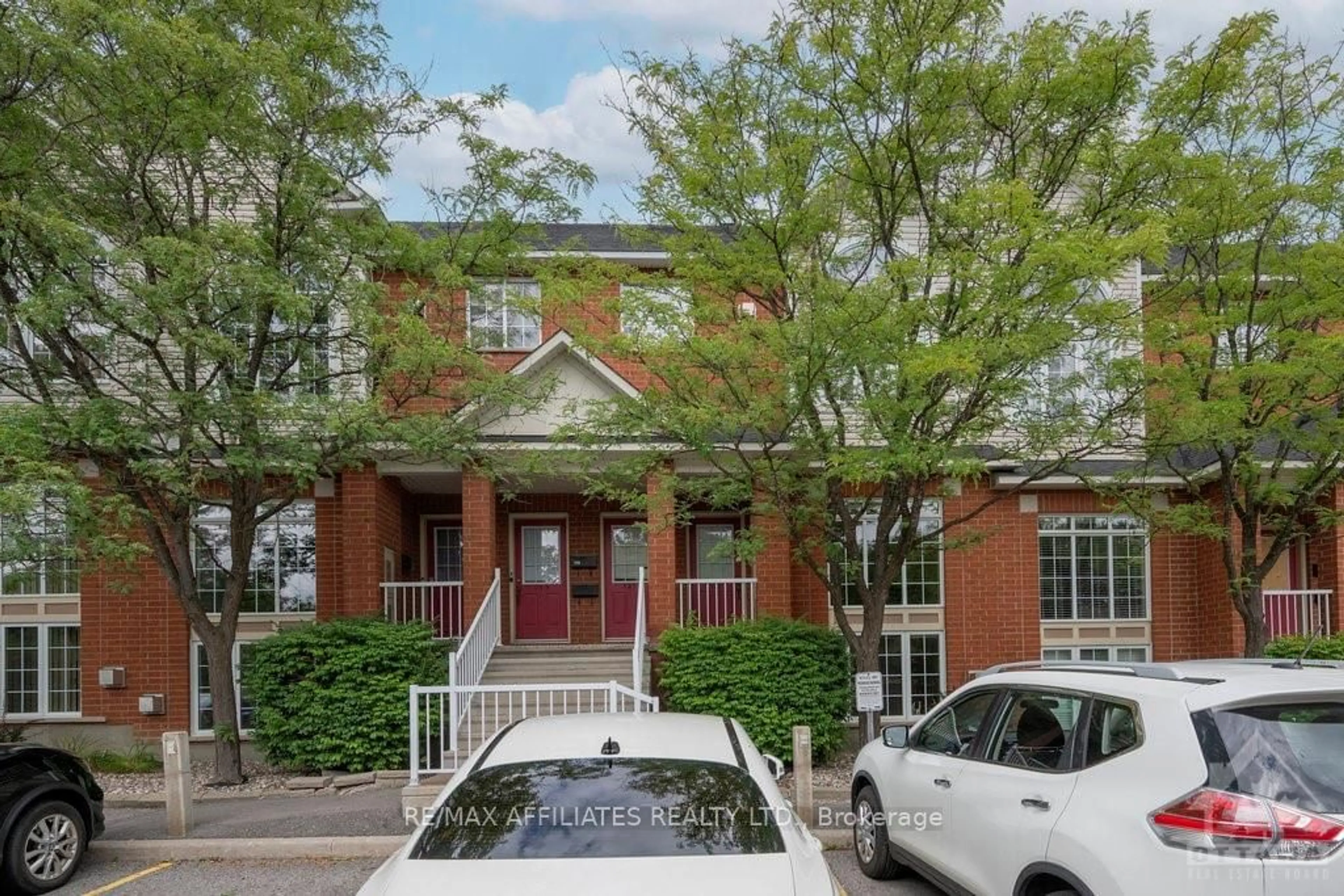 A pic from exterior of the house or condo, the front or back of building for 125 GATESTONE, Beacon Hill North - South and Area Ontario K1J 1K5