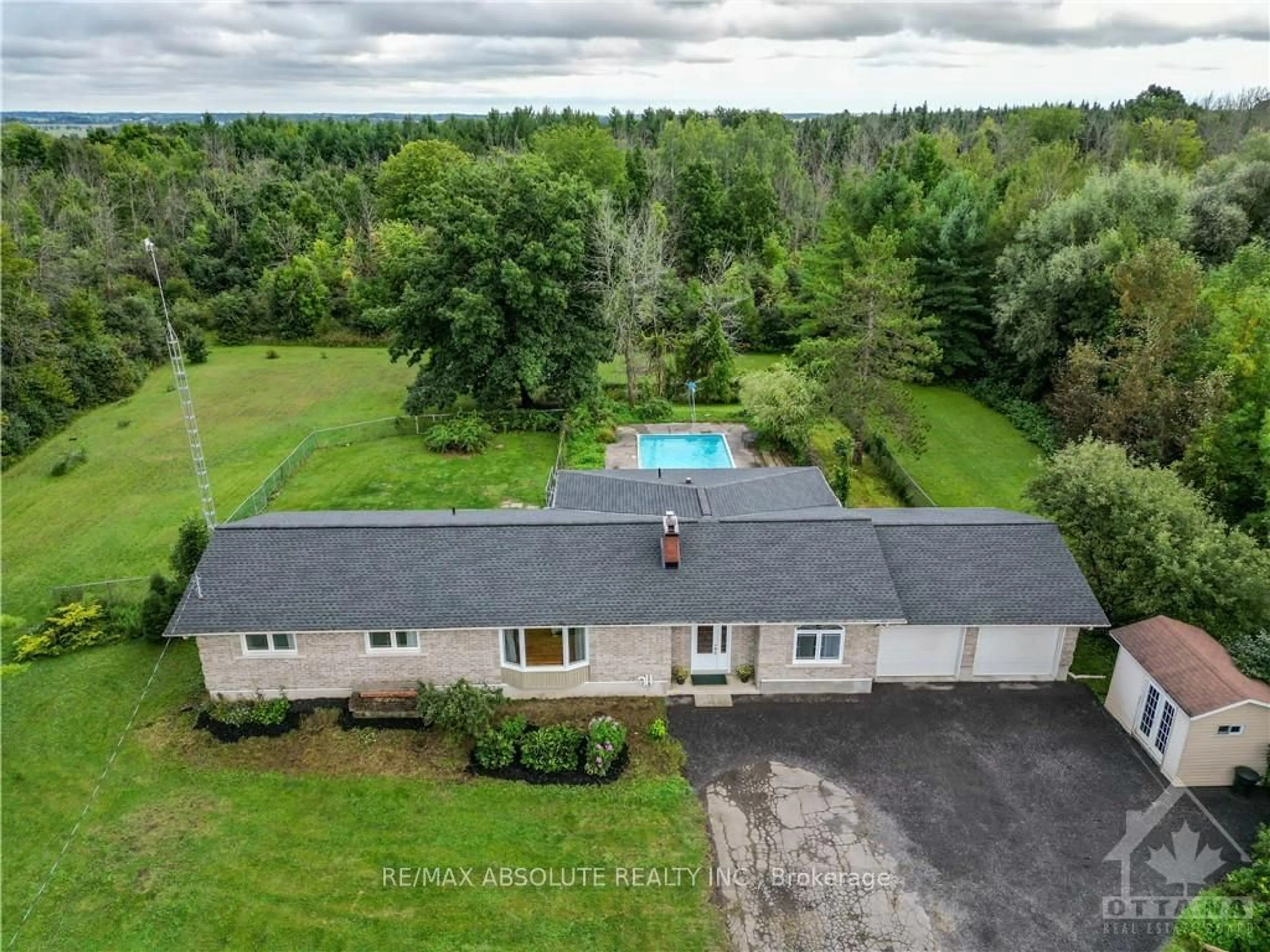 Frontside or backside of a home, cottage for 139 FELTON Cres, Russell Ontario K4R 1E5