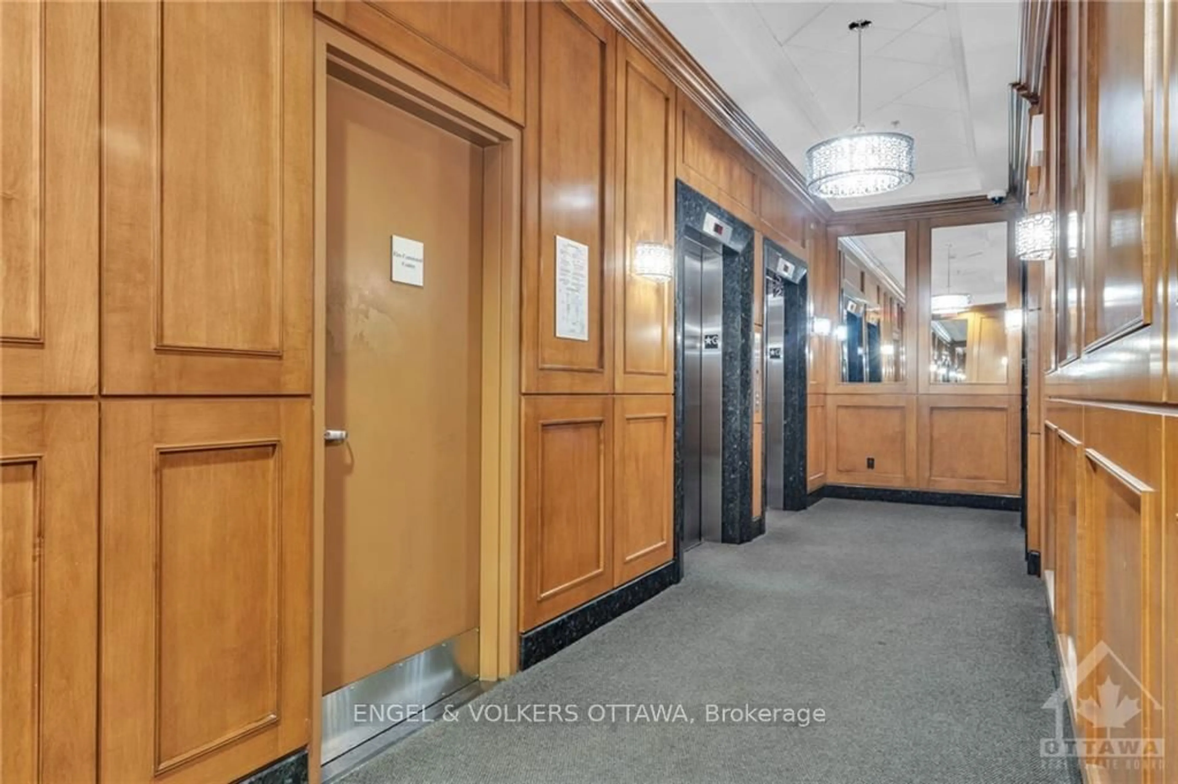 Indoor foyer, wood floors for 242 RIDEAU St #306, Lower Town - Sandy Hill Ontario K1N 0B7