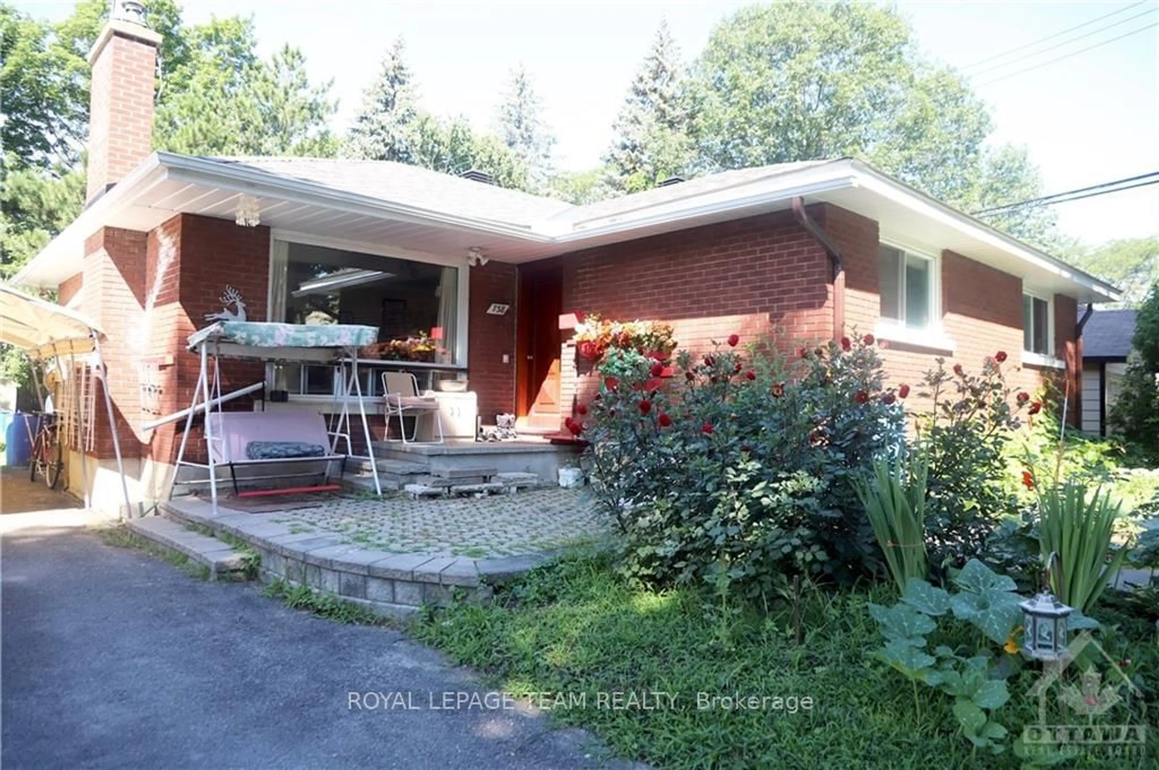 Frontside or backside of a home, cottage for 738 MANITOU Dr, Carlingwood - Westboro and Area Ontario K2A 3C7