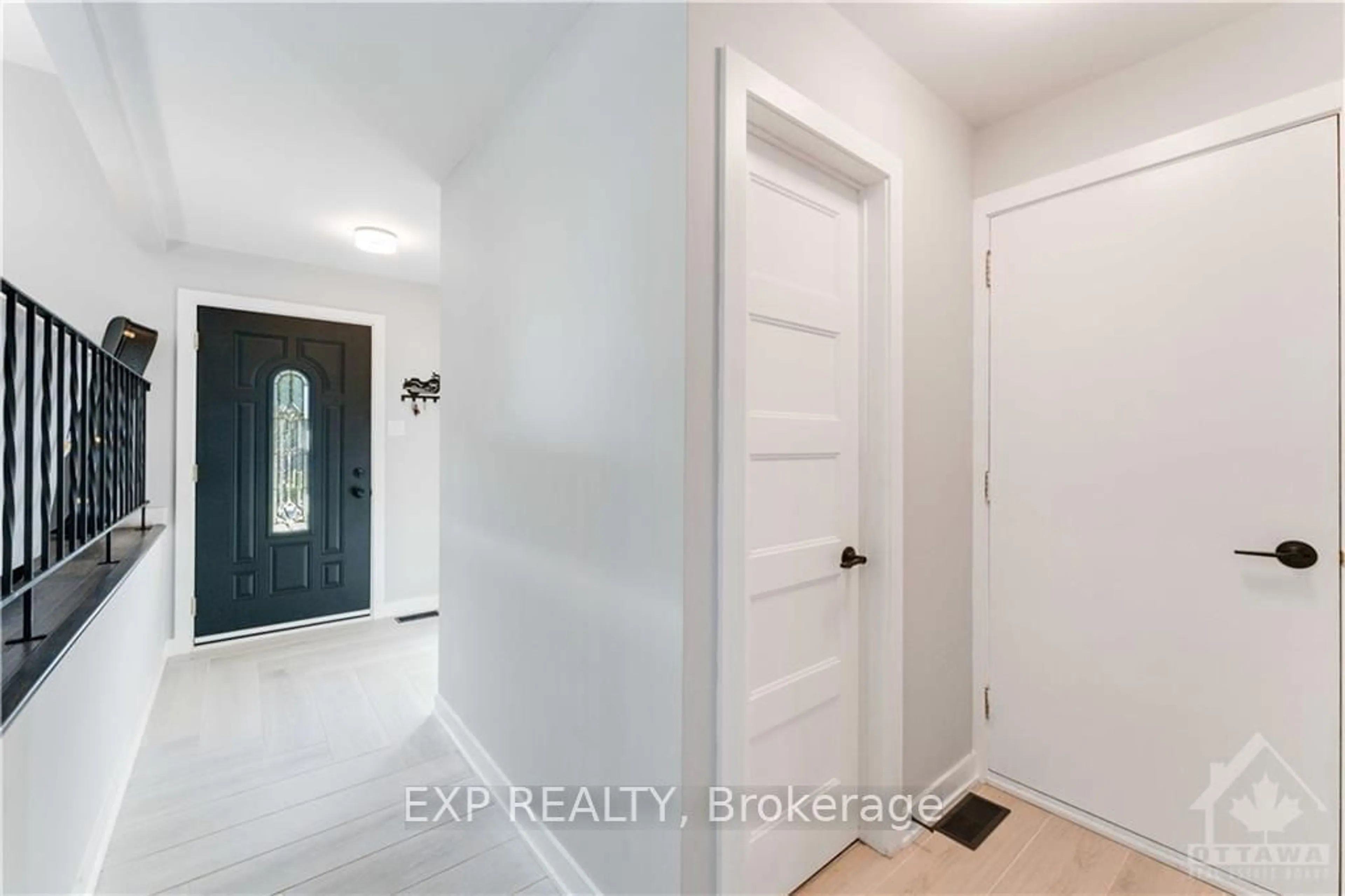 Indoor entryway, not visible floor for 12 BUTTERFIELD Rd, Stittsville - Munster - Richmond Ontario K0A 3P0