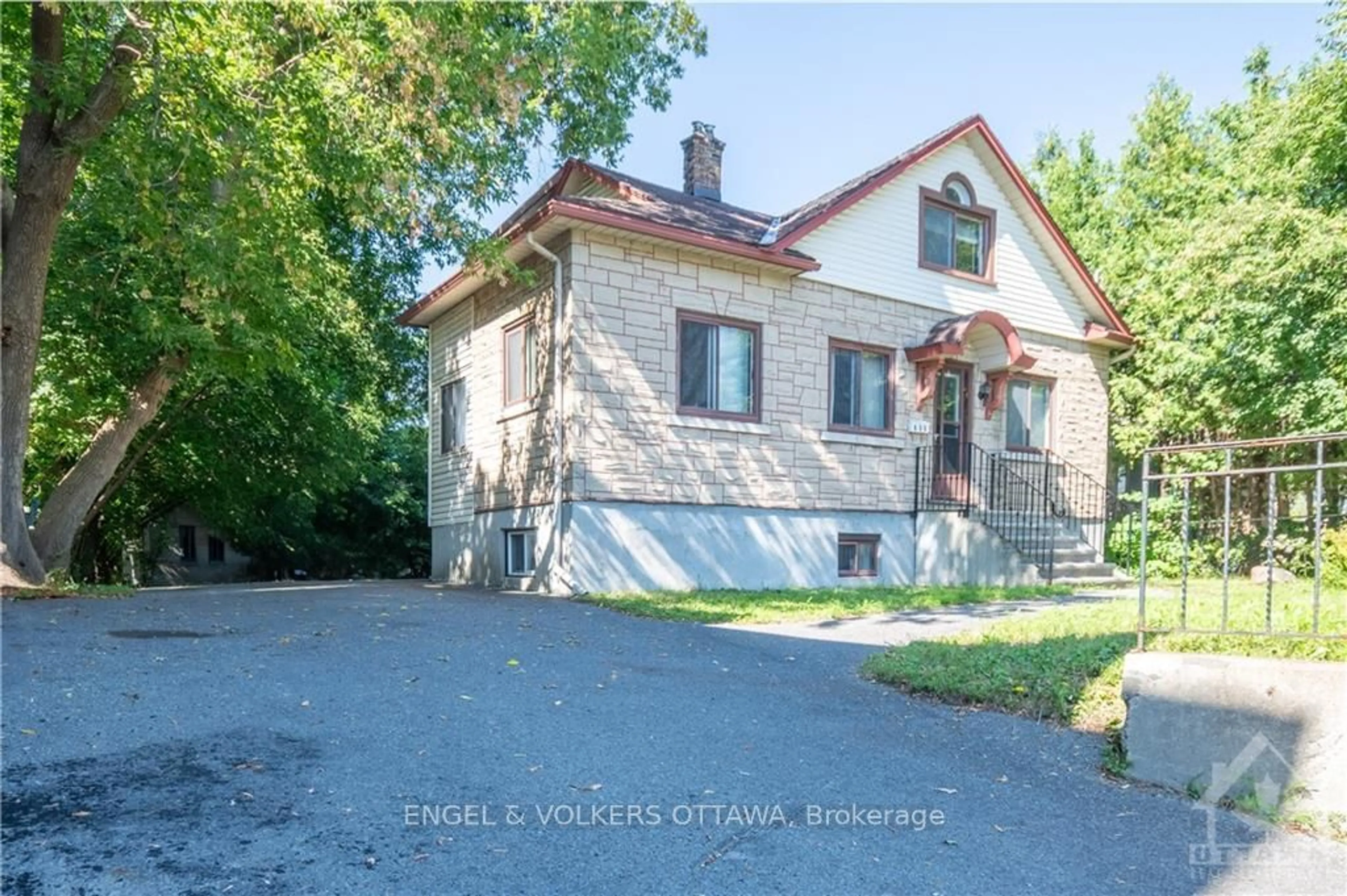 Frontside or backside of a home, cottage for 830 ST LAURENT Blvd, Overbook - Castleheights and Area Ontario K1K 3A9