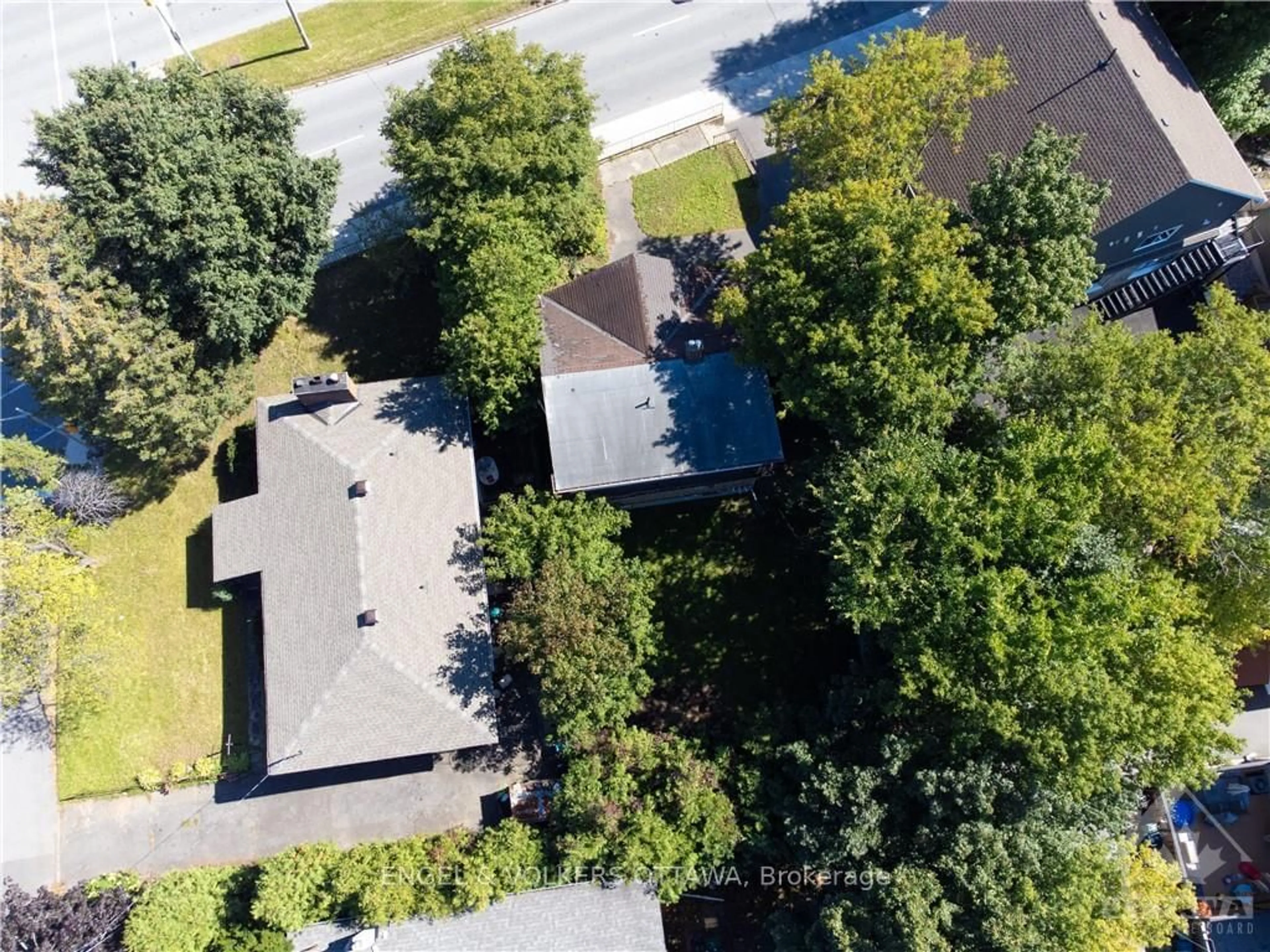 Frontside or backside of a home, the street view for 830 ST LAURENT Blvd, Overbook - Castleheights and Area Ontario K1K 3A9