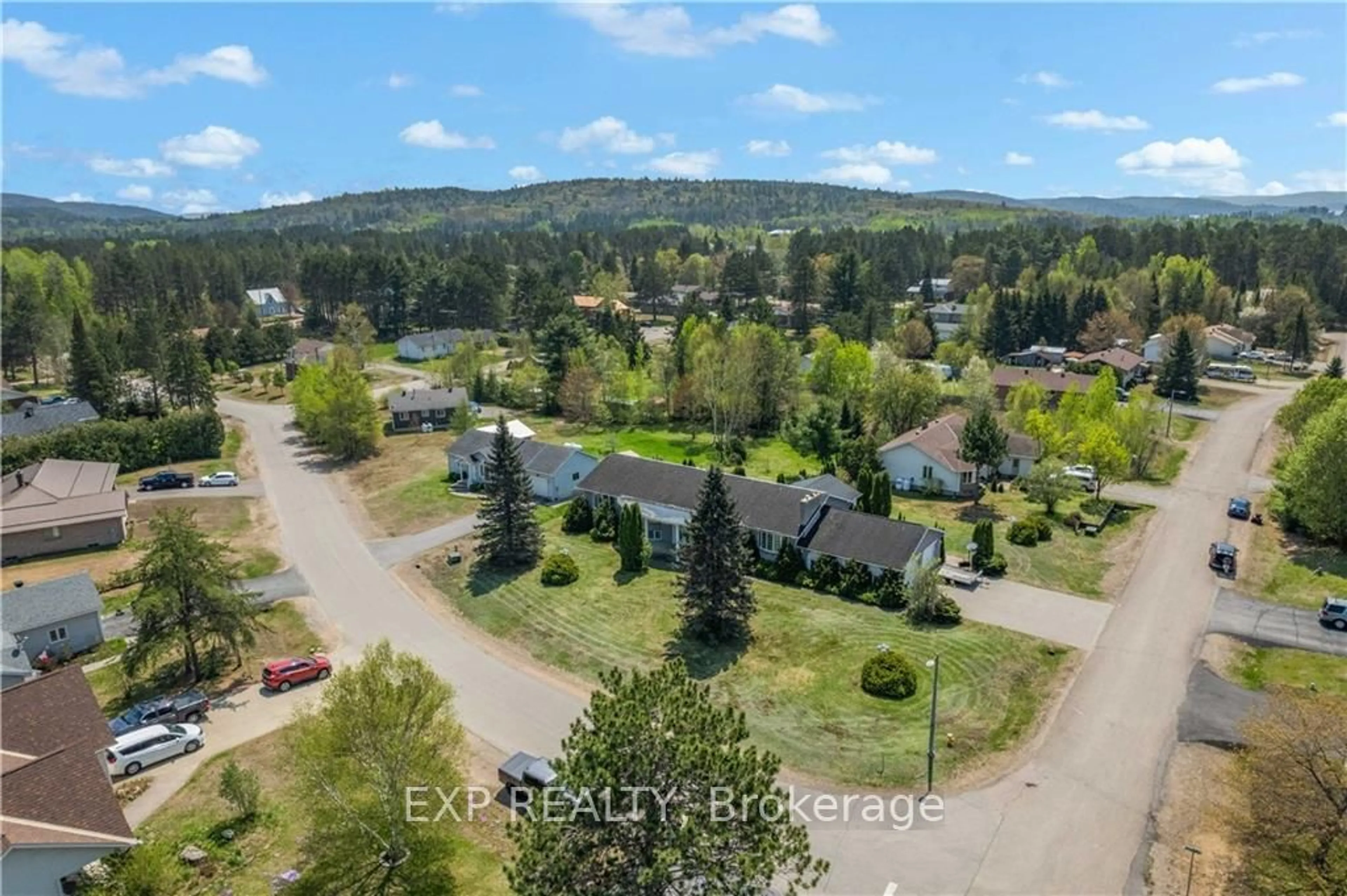 Frontside or backside of a home, the street view for 42 YANTHA Cres, Madawaska Valley Ontario K0J 1B0