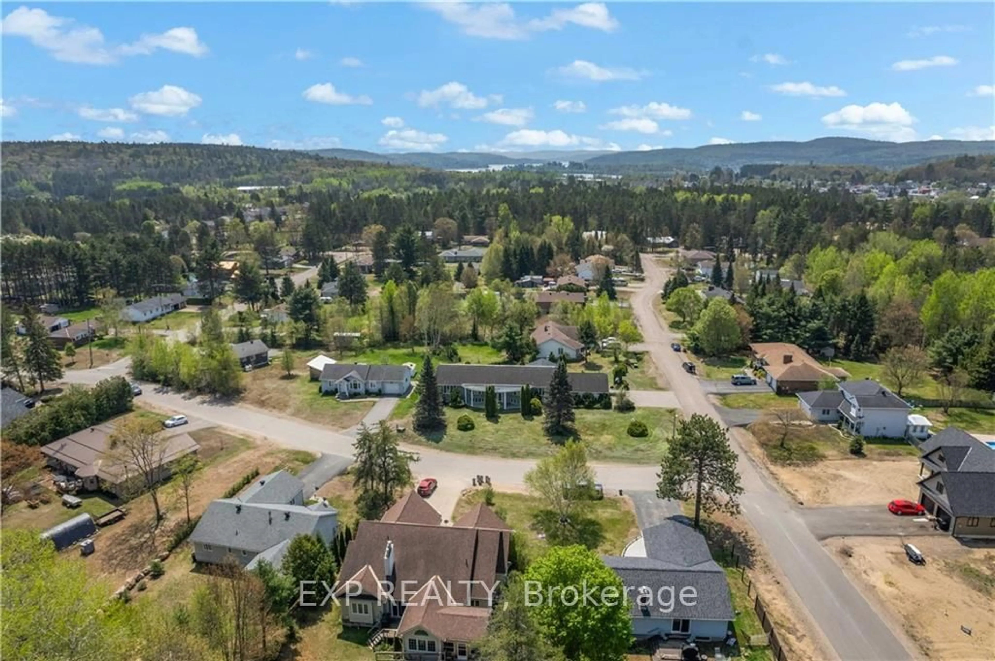 A pic from exterior of the house or condo, the street view for 42 YANTHA Cres, Madawaska Valley Ontario K0J 1B0