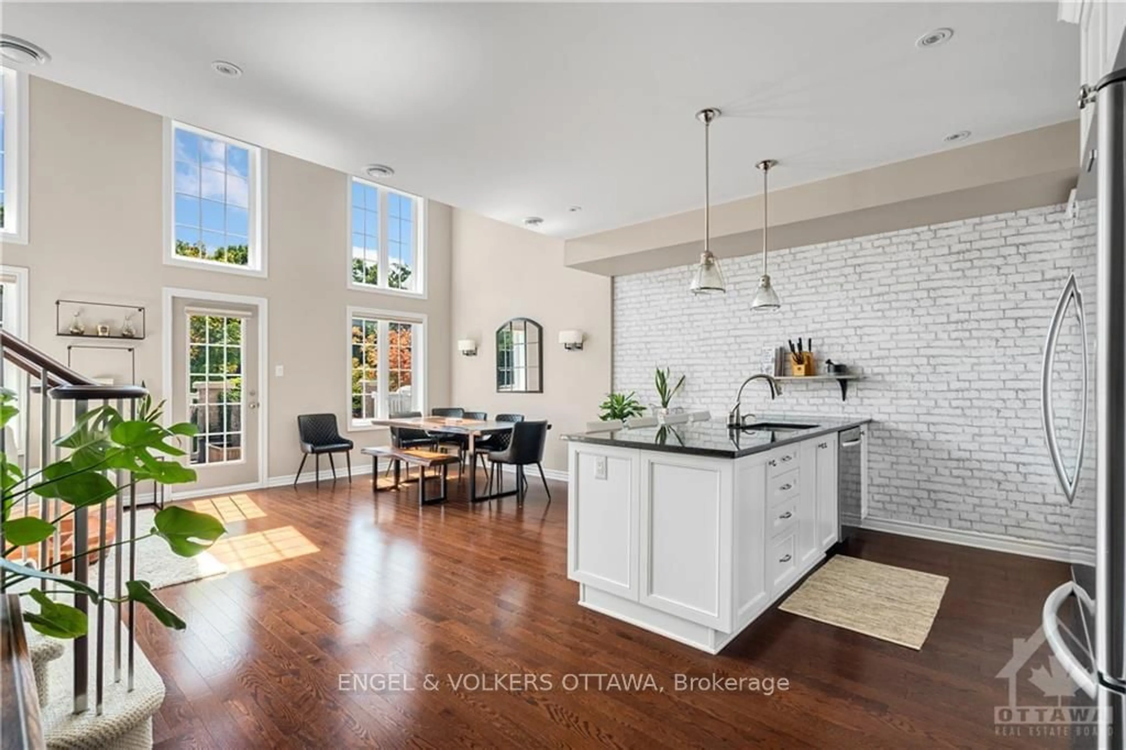 Open concept kitchen for 94B STONEHAVEN Dr, Kanata Ontario K2M 0C1