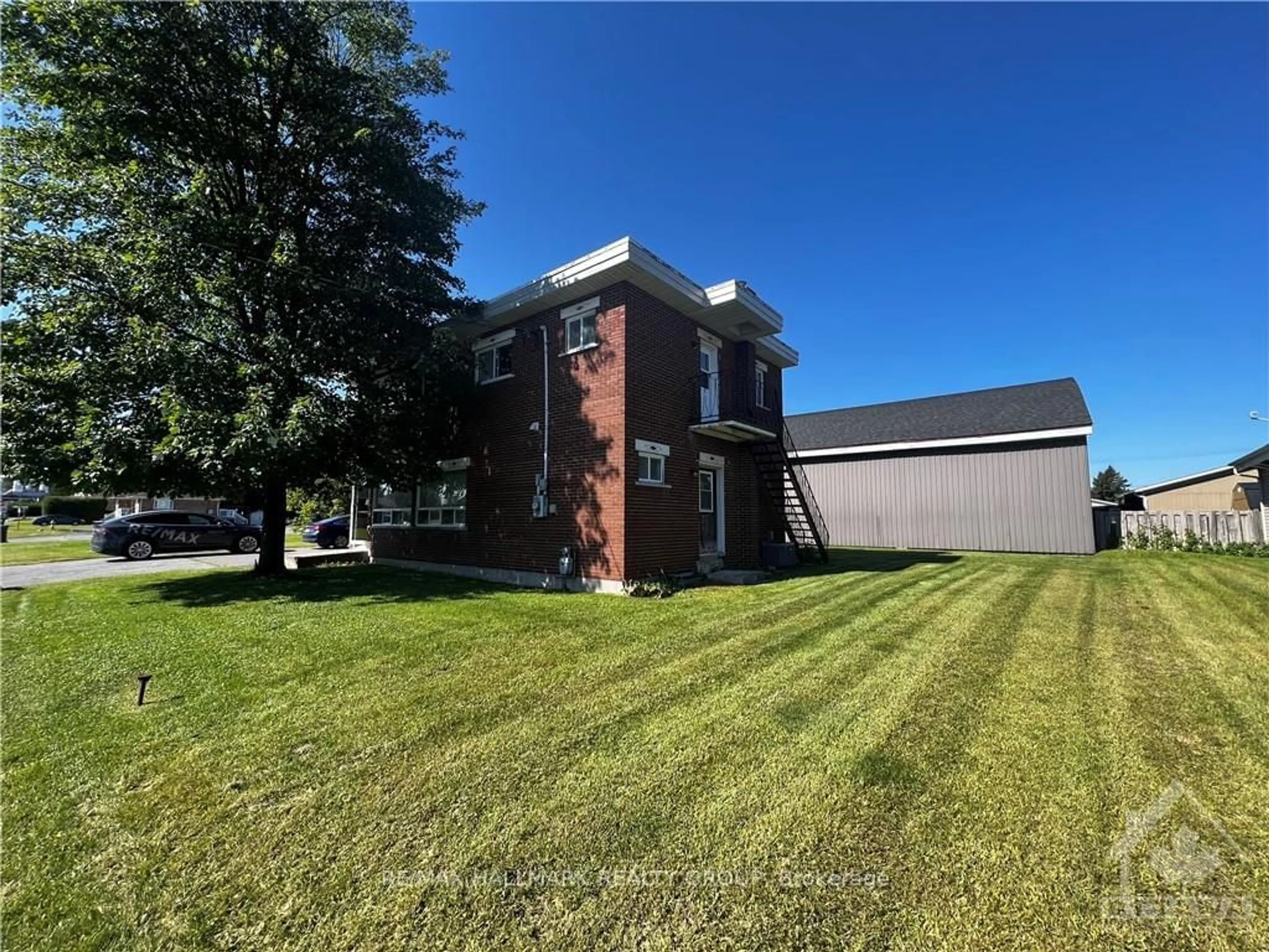 A pic from exterior of the house or condo, the front or back of building for 368 CHAMBERLAIN St, Hawkesbury Ontario K6A 2G4