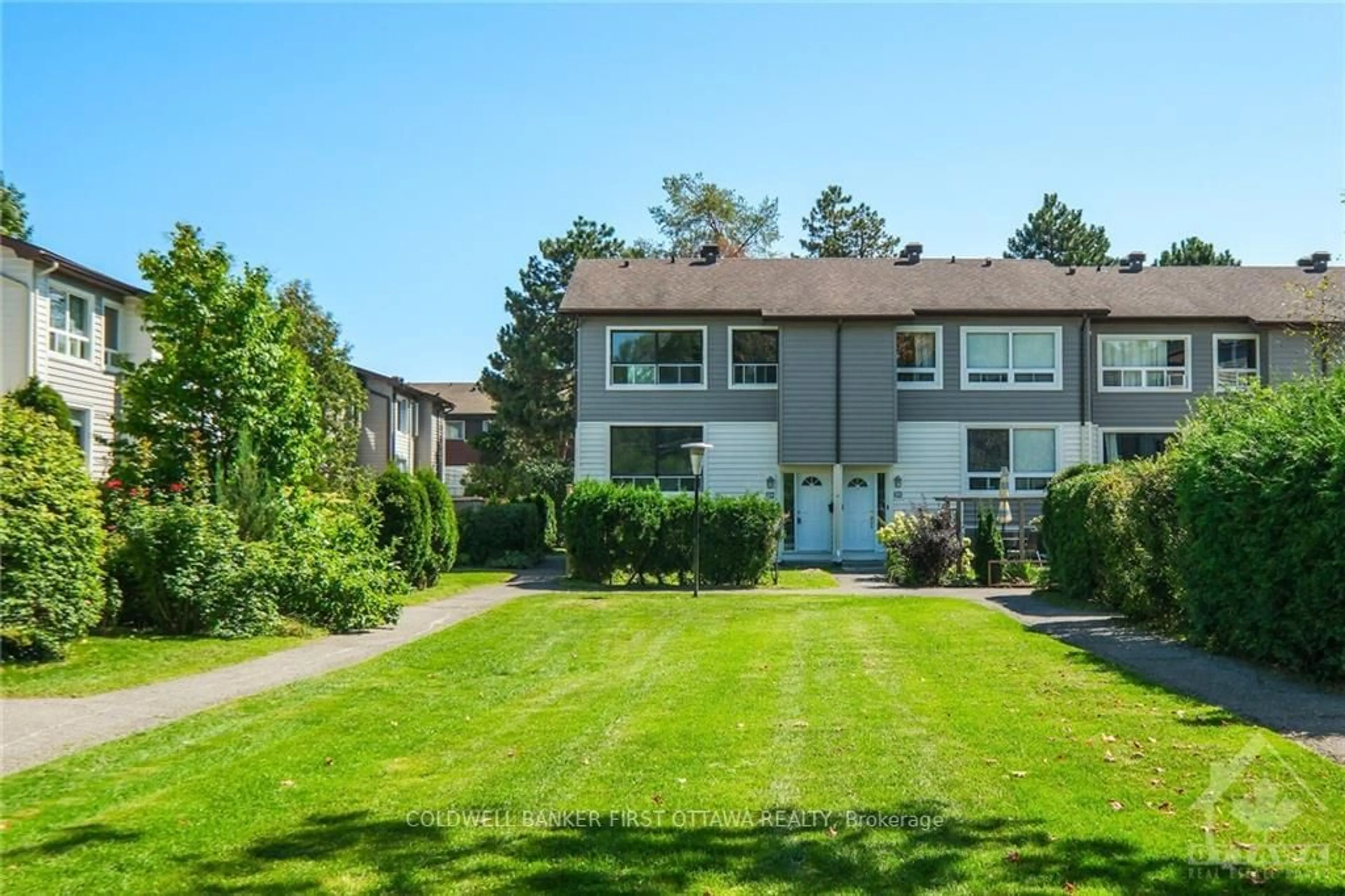 A pic from exterior of the house or condo, the fenced backyard for 76 BANNER Rd #23H, South of Baseline to Knoxdale Ontario K2H 8T3