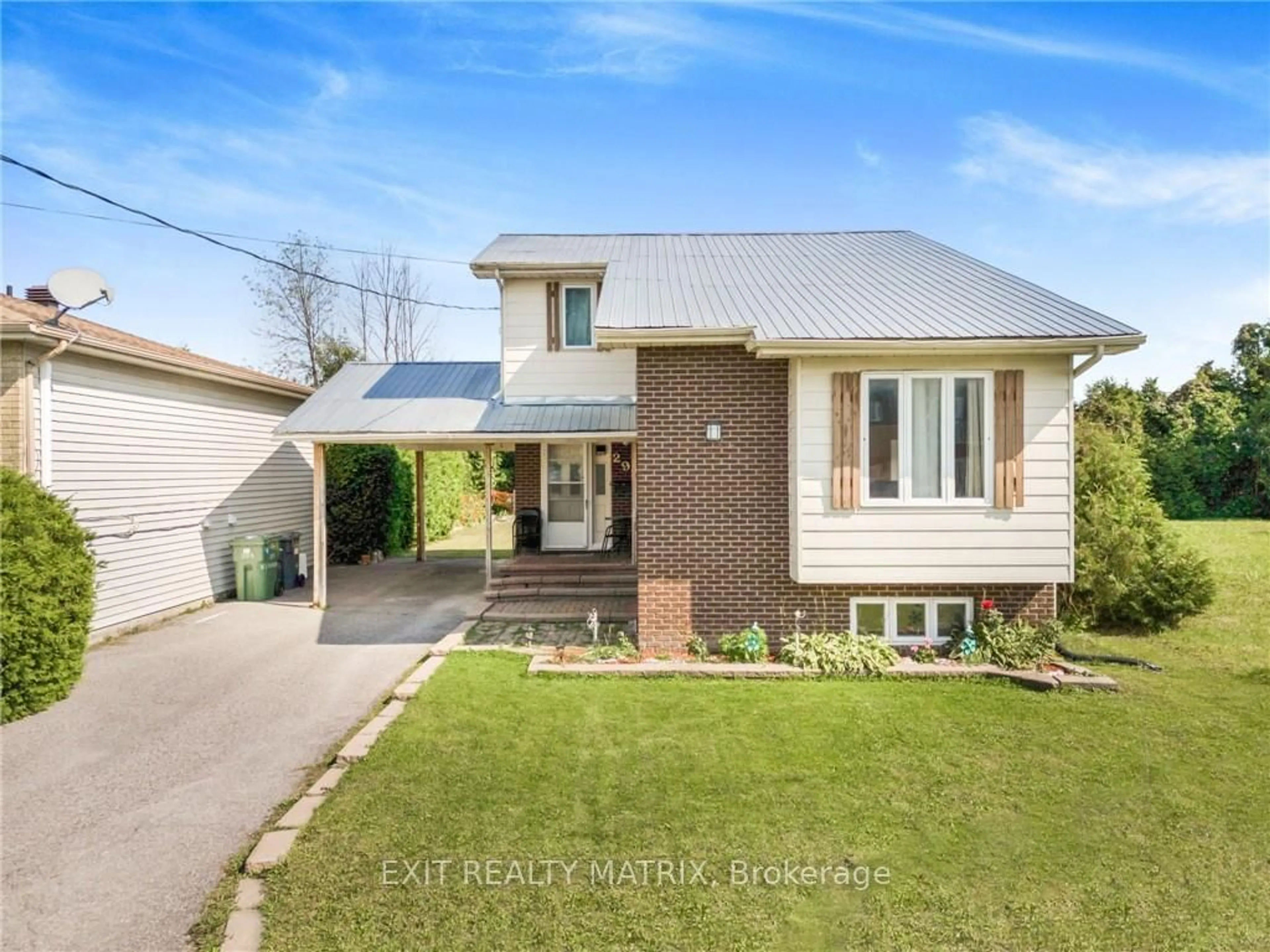 Frontside or backside of a home, cottage for 293 KITCHENER St, Hawkesbury Ontario K6A 2P1