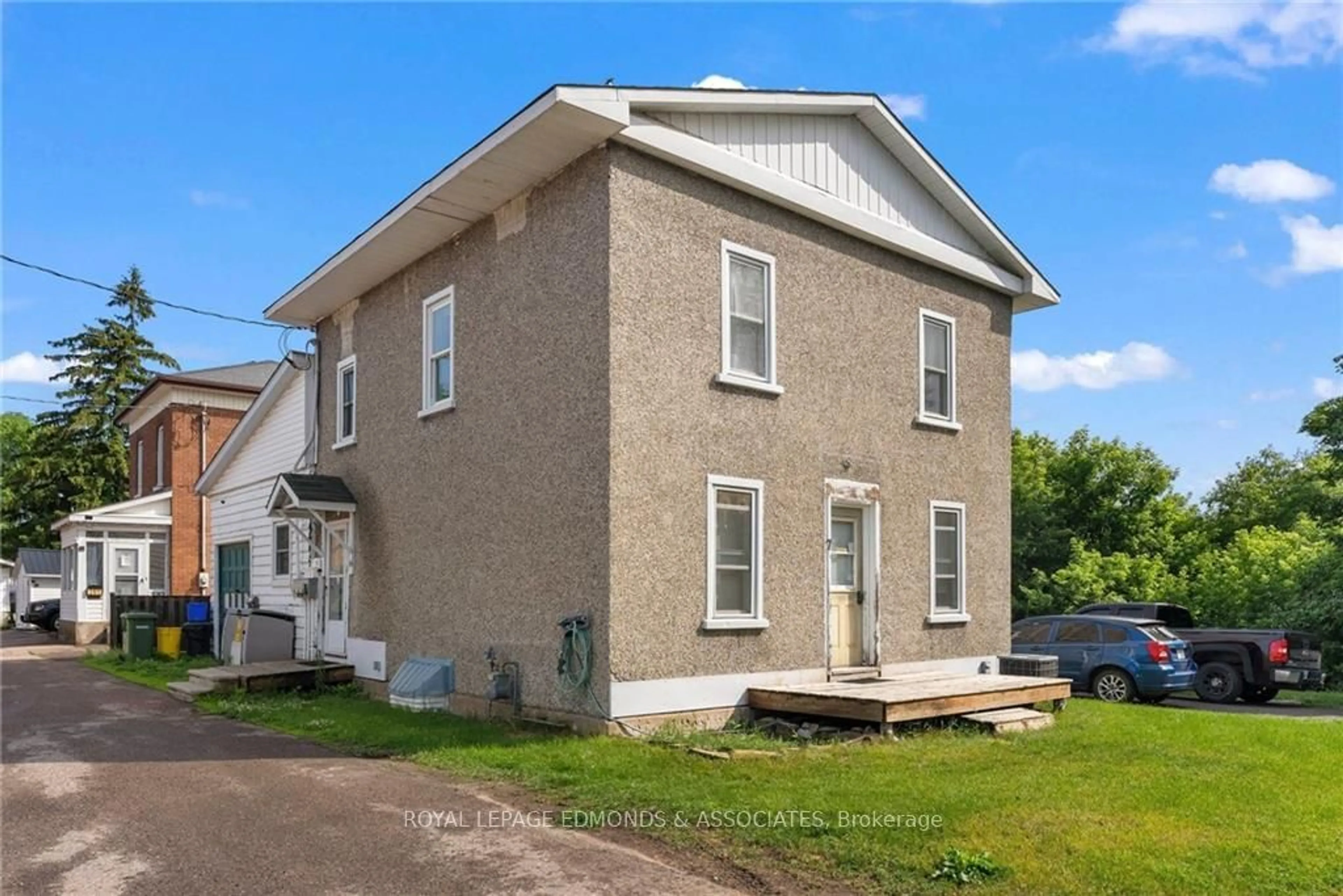 Frontside or backside of a home, the front or back of building for 7 ISABELLA St, Pembroke Ontario K8A 5S4