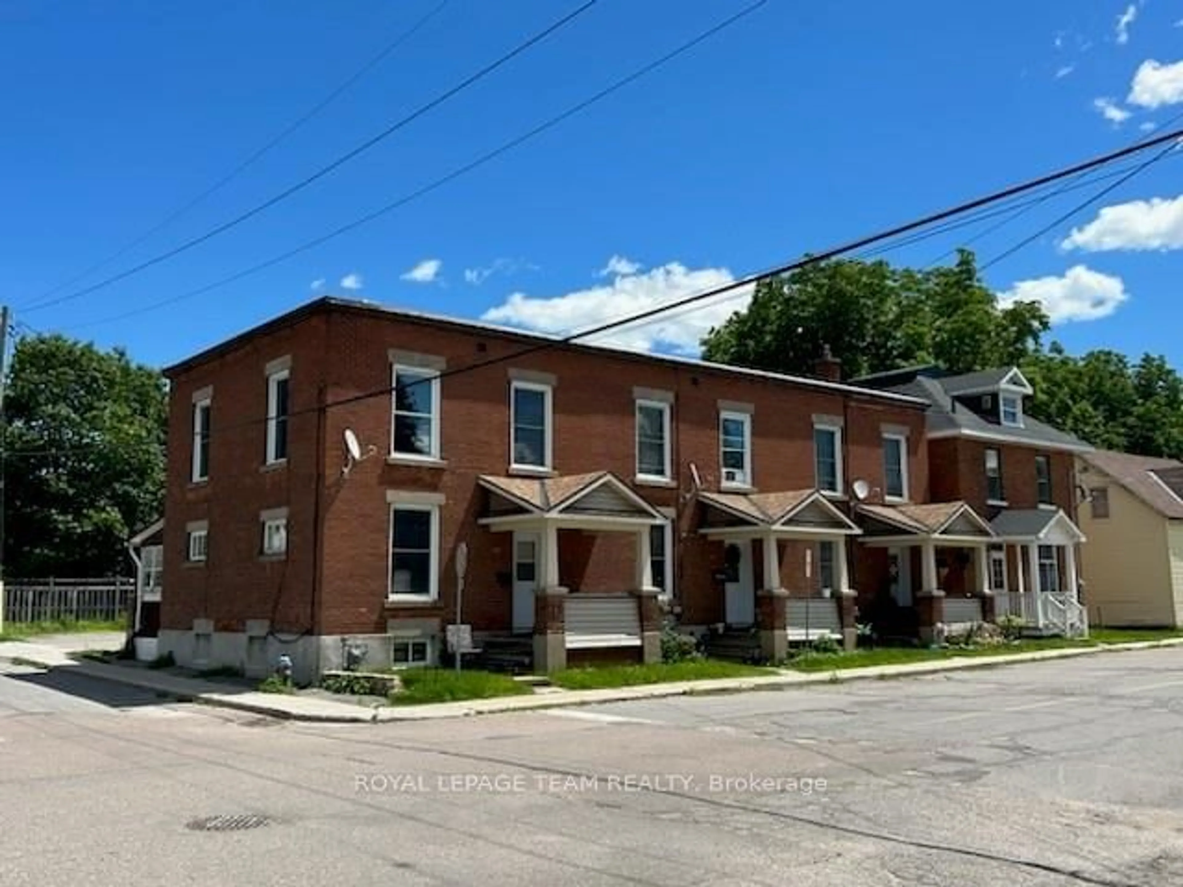 A pic from exterior of the house or condo, the front or back of building for 119/121 BONNECHERE St, Renfrew Ontario K7V 1Z6