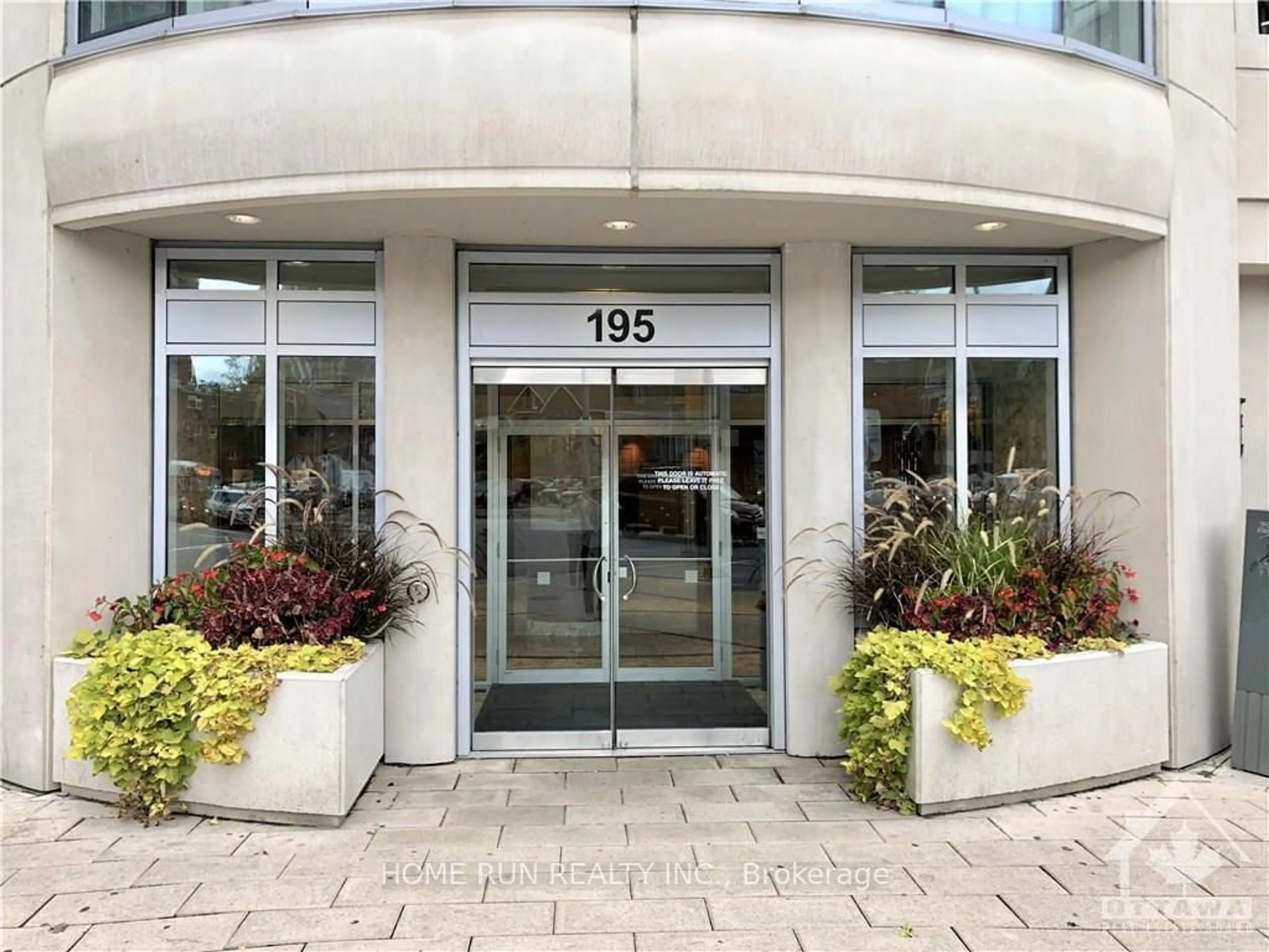 Indoor foyer for 195 BESSERER St #1203, Lower Town - Sandy Hill Ontario K1N 0B6