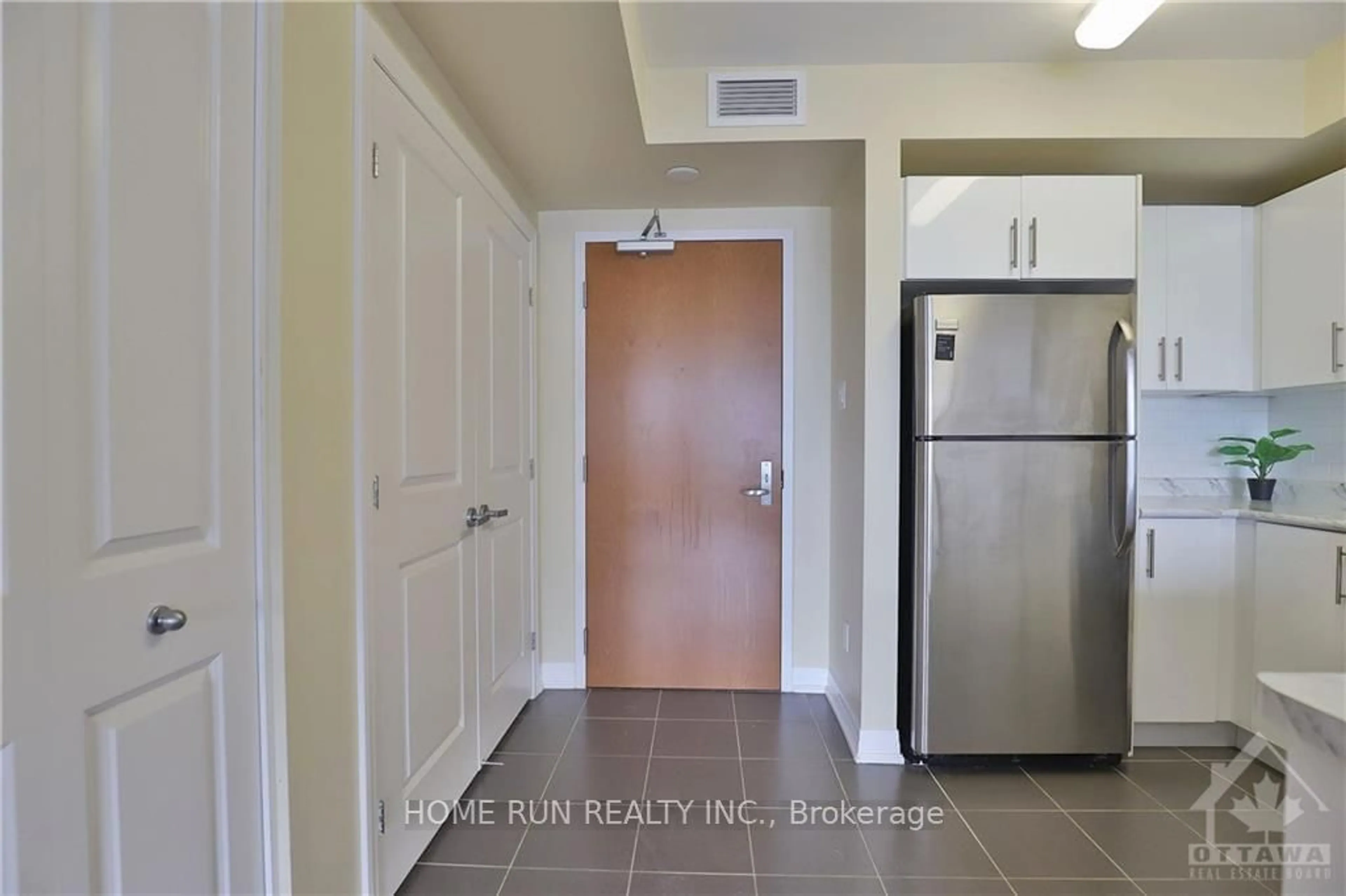 Indoor entryway, unknown floor for 195 BESSERER St #1203, Lower Town - Sandy Hill Ontario K1N 0B6