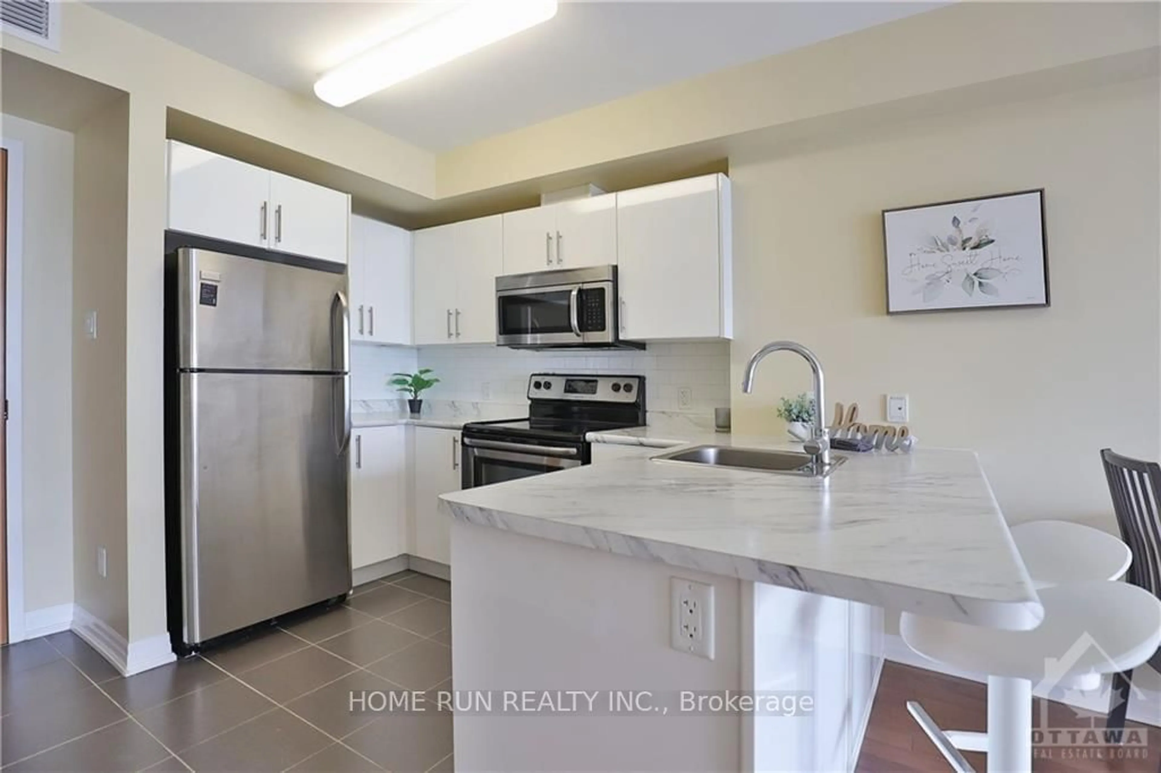 Standard kitchen for 195 BESSERER St #1203, Lower Town - Sandy Hill Ontario K1N 0B6