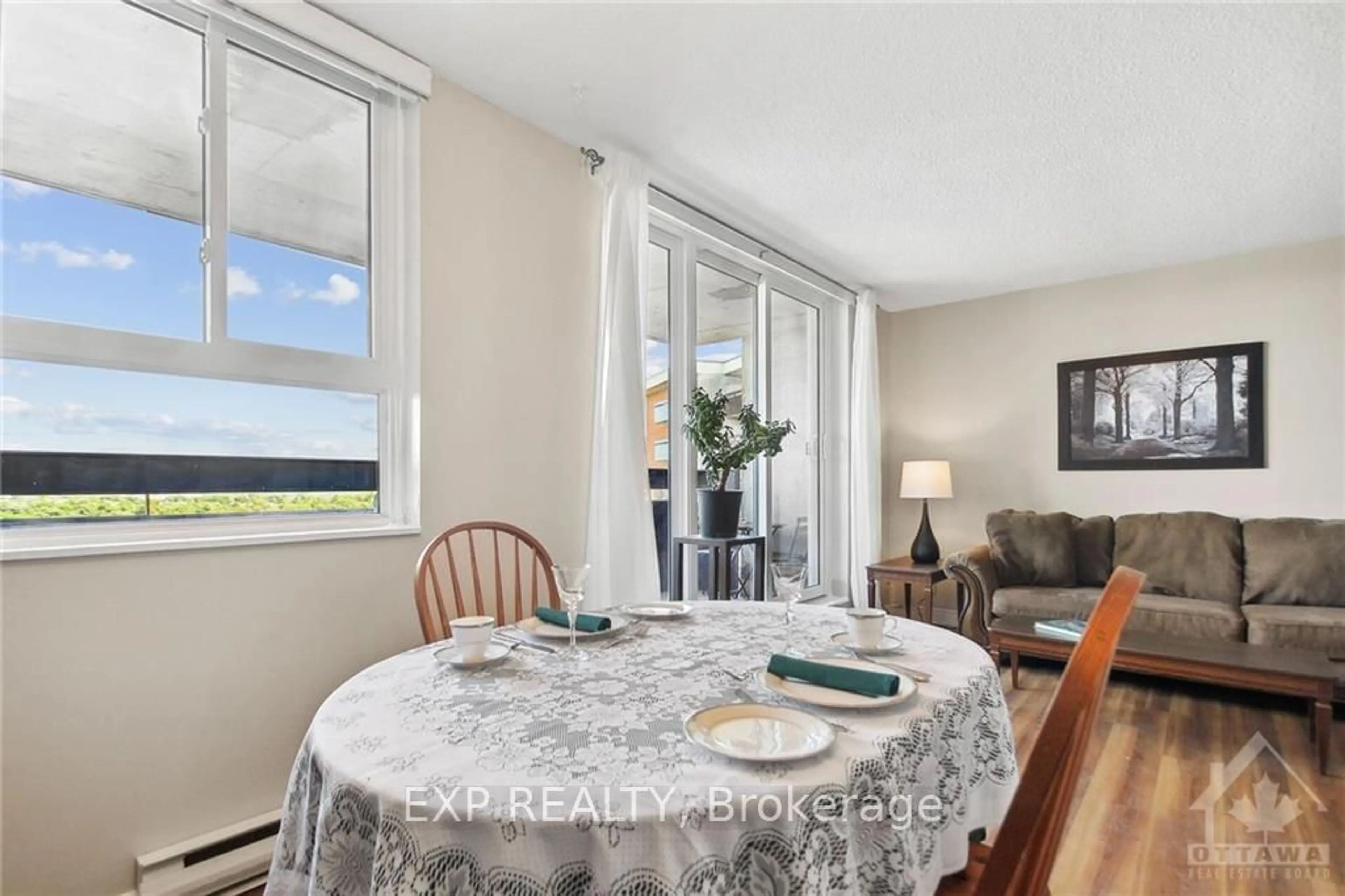 Dining room, wood floors, cottage for 2000 JASMINE Cres #1208, Beacon Hill North - South and Area Ontario K1J 8K4