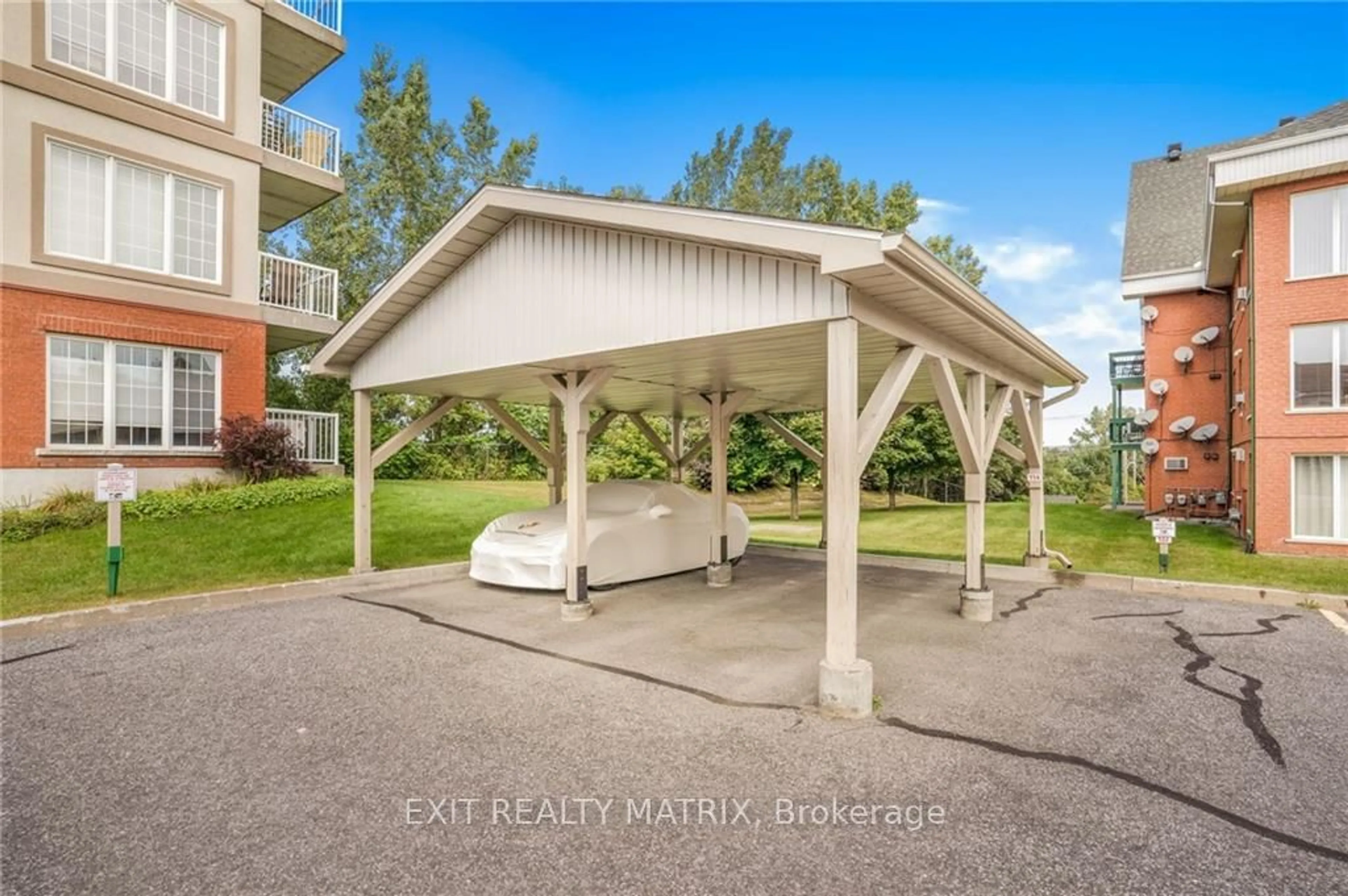 Patio, water/lake/river/ocean view for 1404 CLEMENT St #114, Hawkesbury Ontario K6A 3V6