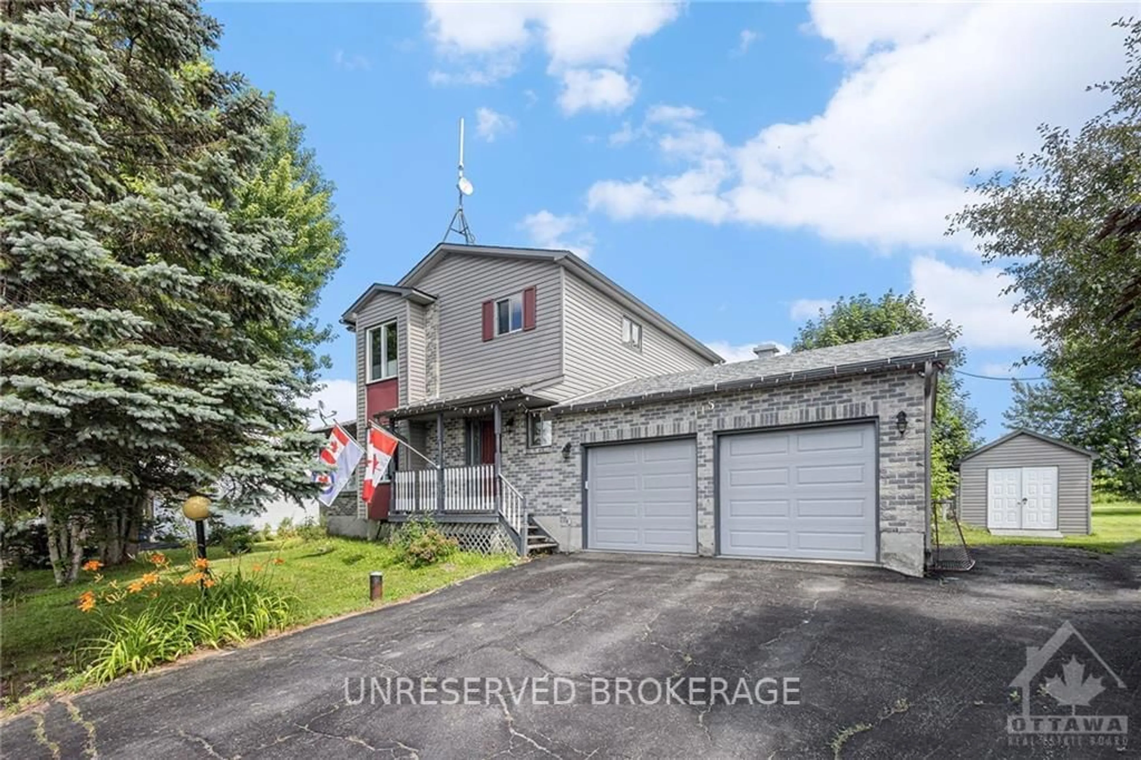 Frontside or backside of a home, cottage for 115 CRICKET Cres, Constance Bay - Dunrobin - Kilmaurs - Woodlawn Ontario K0A 1T0