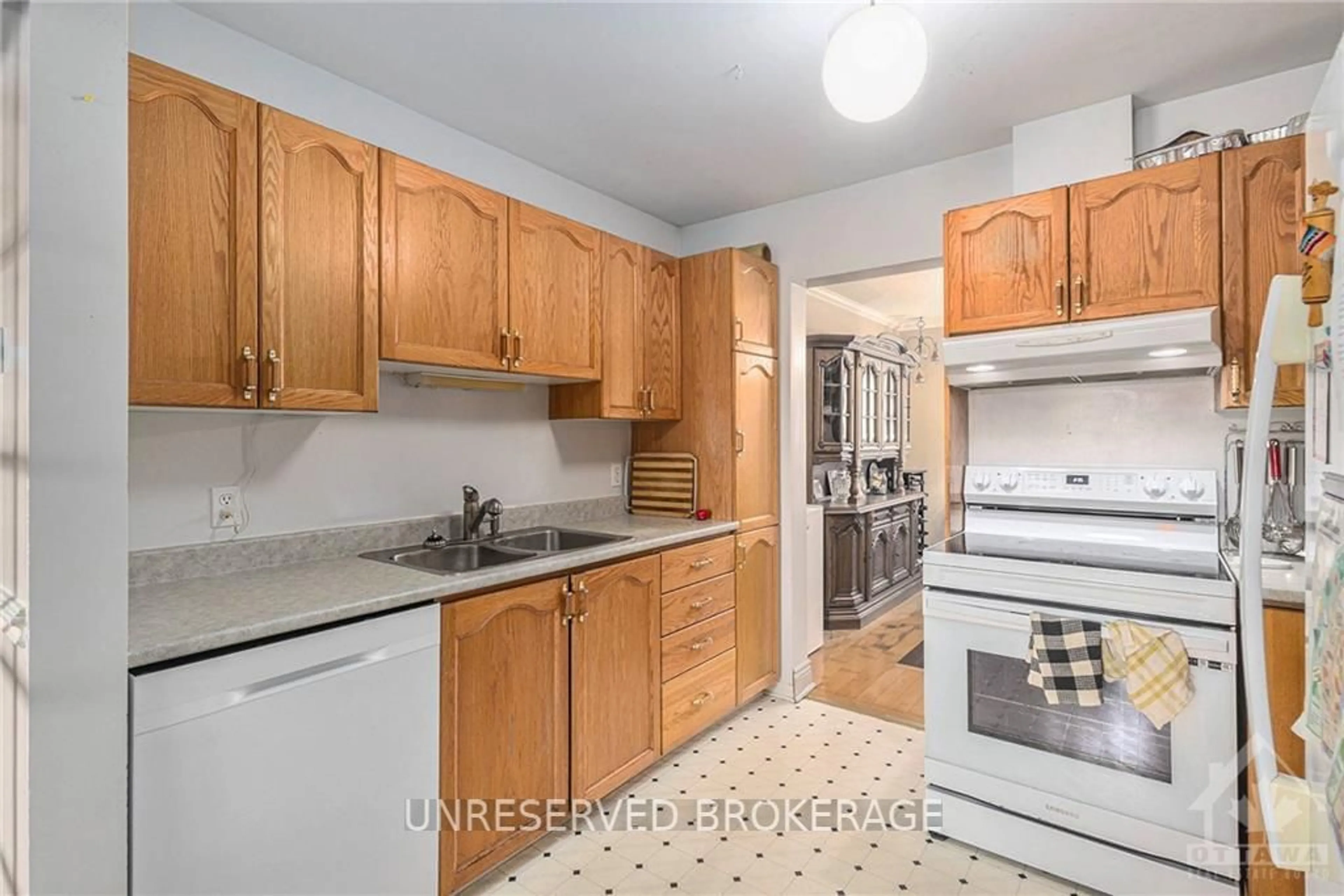 Standard kitchen, unknown floor for 115 CRICKET Cres, Constance Bay - Dunrobin - Kilmaurs - Woodlawn Ontario K0A 1T0