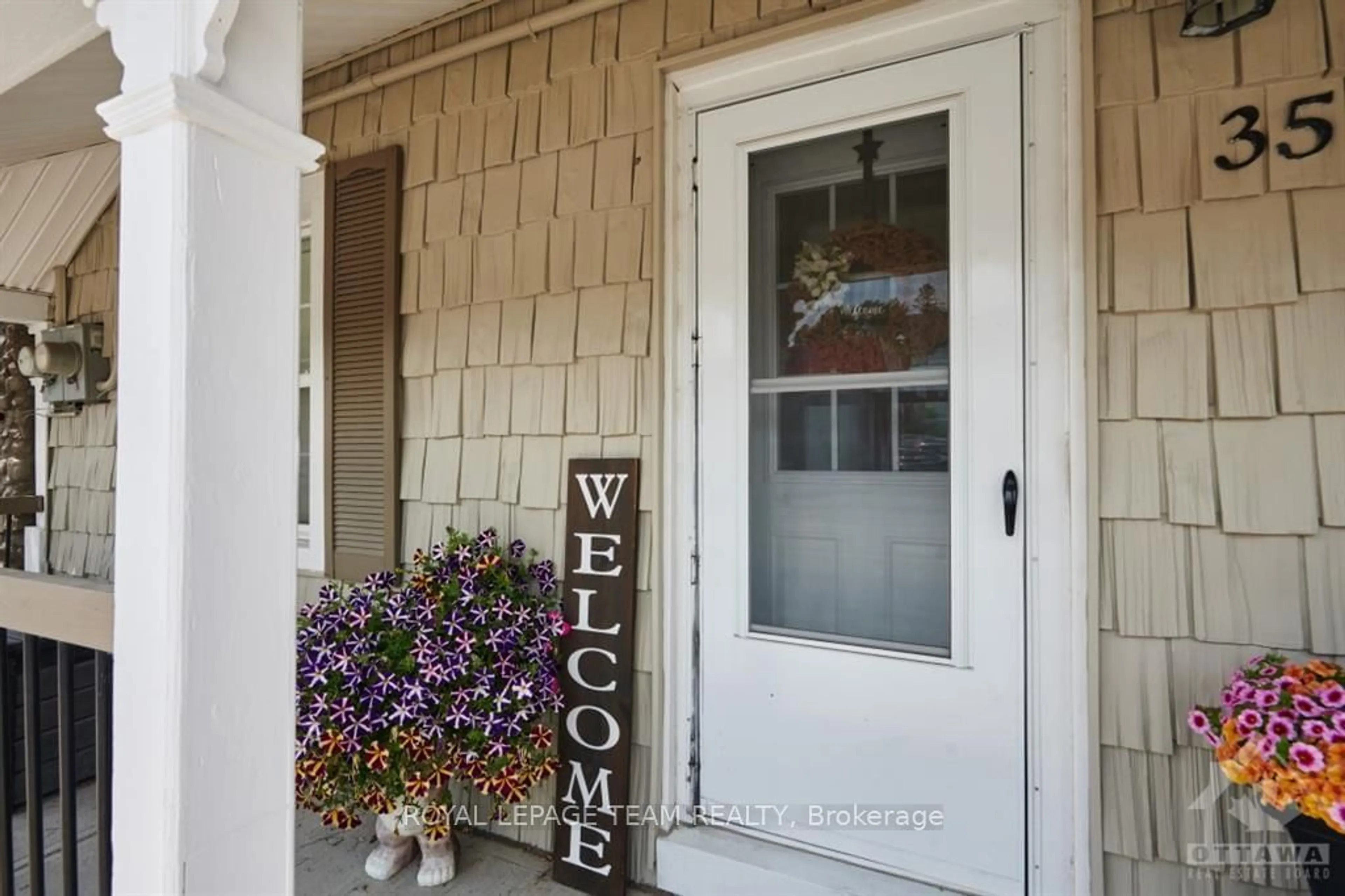 Indoor entryway, wood floors for 3506 MCBEAN St, Stittsville - Munster - Richmond Ontario K0A 2Z0