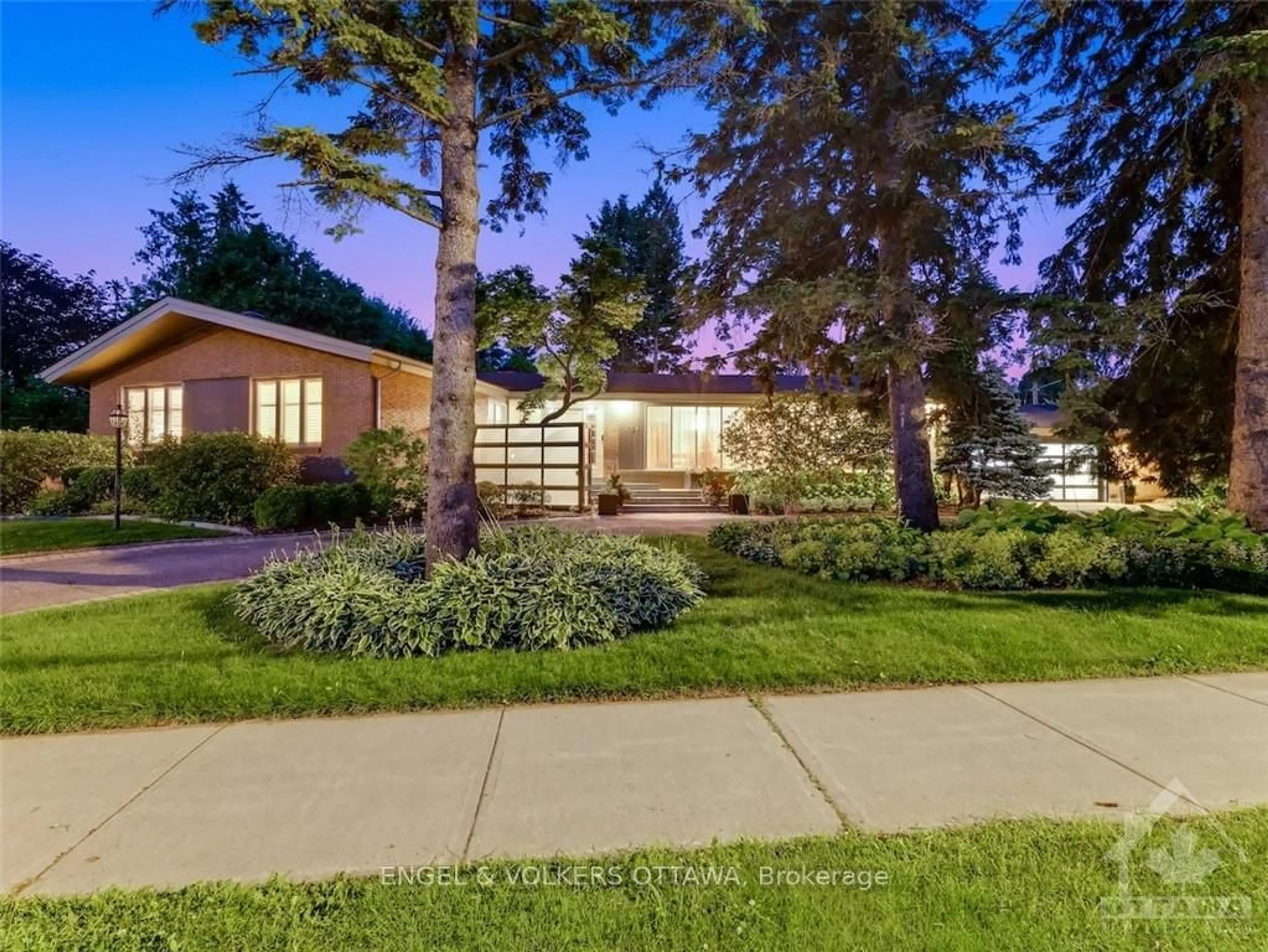 A pic from exterior of the house or condo, the fenced backyard for 1954 LENESTER Ave, McKellar Heights - Glabar Park and Area Ontario K2A 1J9