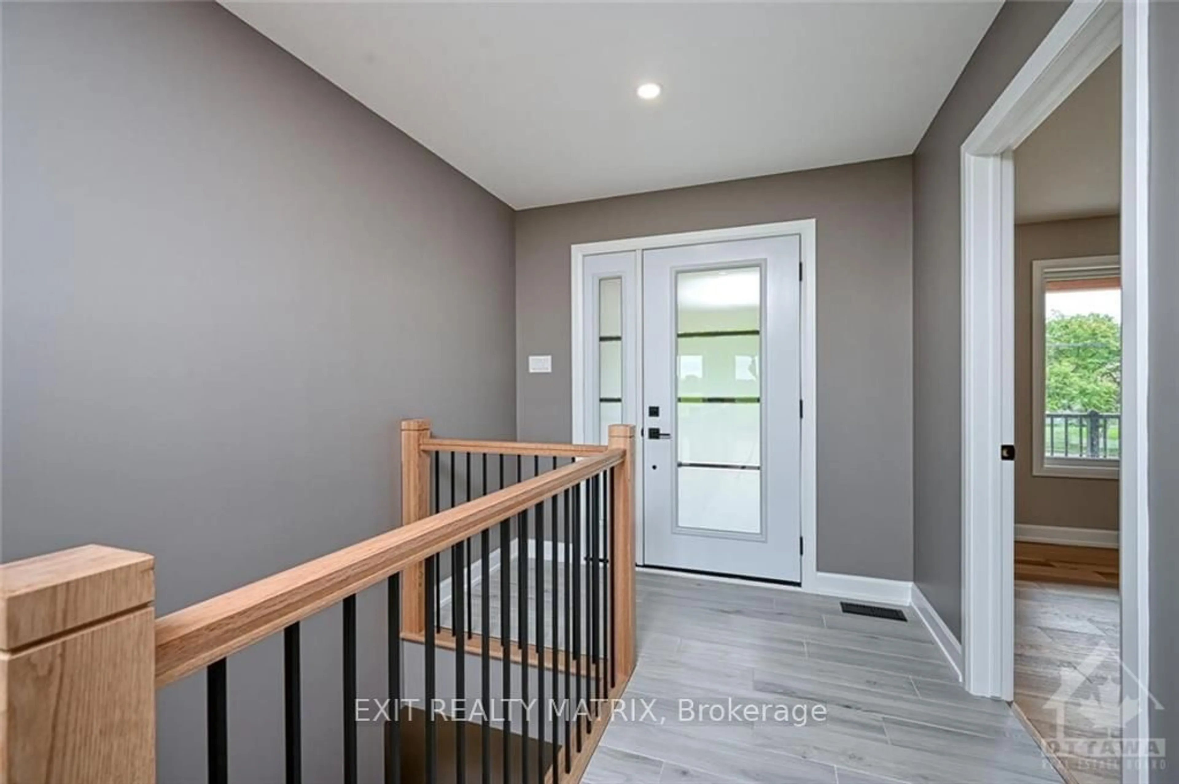 Indoor entryway, wood floors for 8281 VICTORIA St, Greely - Metcalfe - Osgoode - Vernon and Area Ontario K0A 2P0