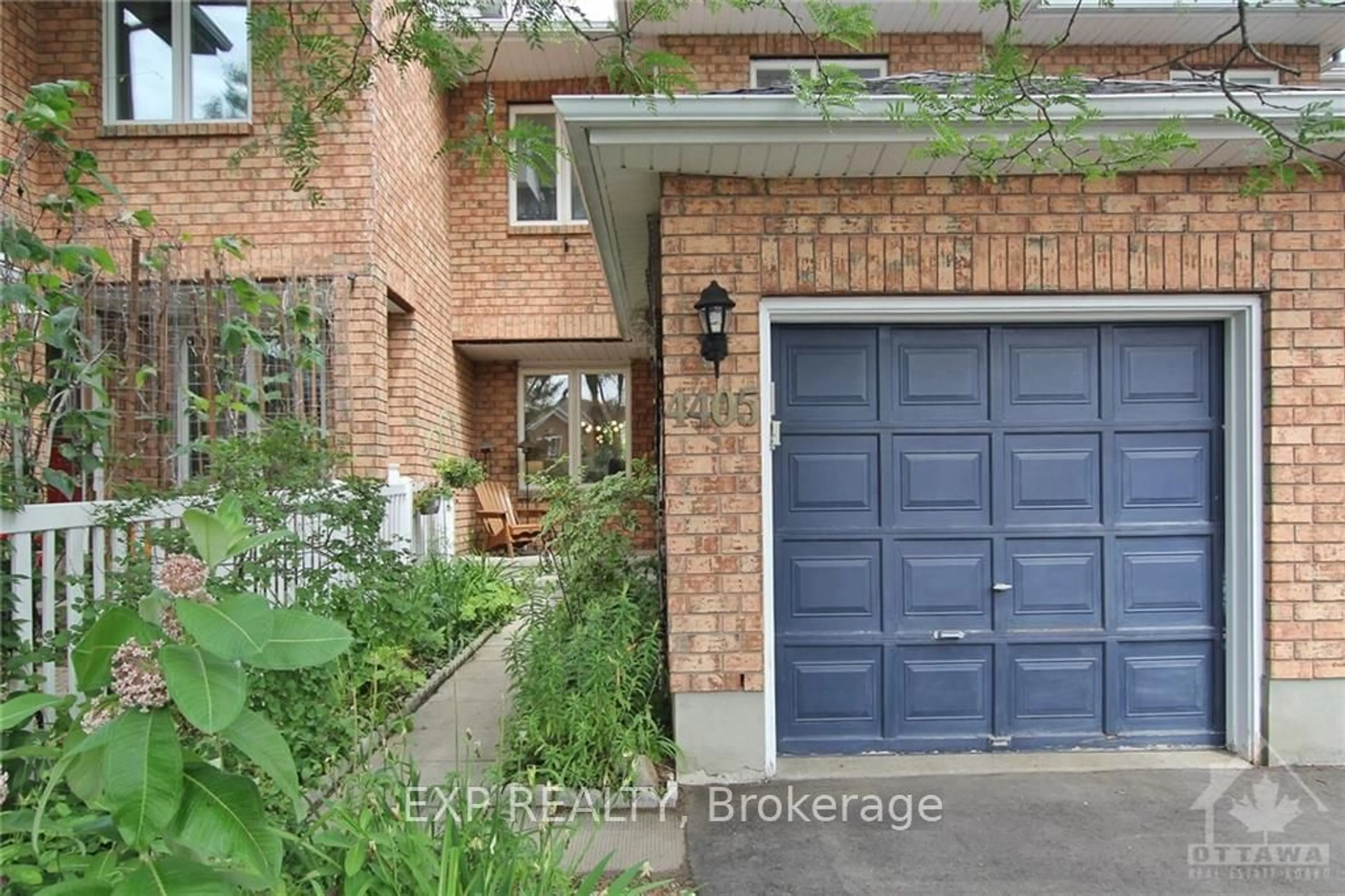 Home with brick exterior material for 4405 ASHCROFT Crt, Cyrville - Carson Grove - Pineview Ontario K1J 1C7