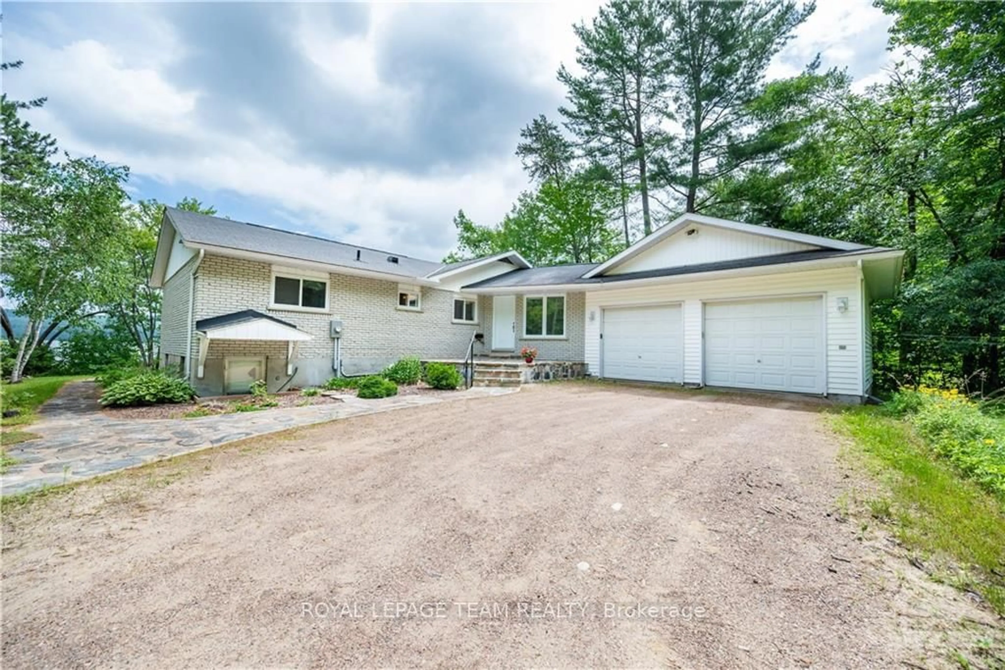 Frontside or backside of a home, cottage for 150 PINE POINT Rd, Deep River Ontario K0J 1P0