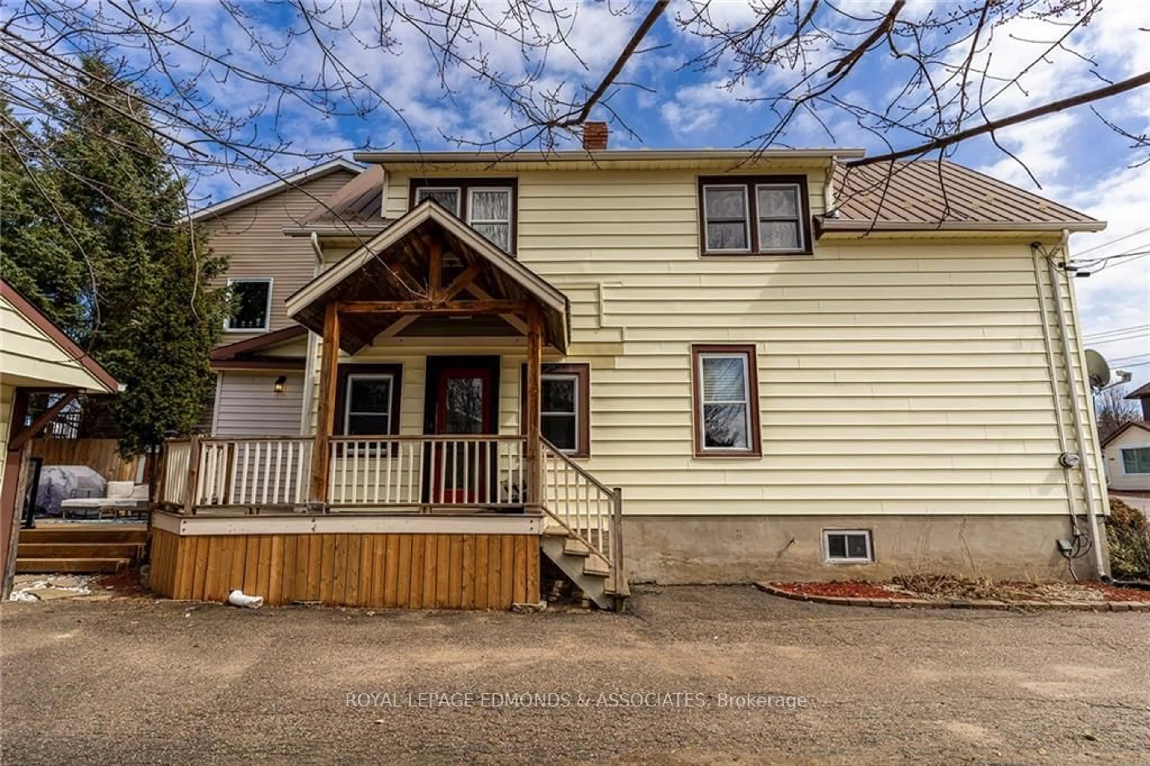 Frontside or backside of a home, cottage for 343 IRVING St, Pembroke Ontario K8A 2S9