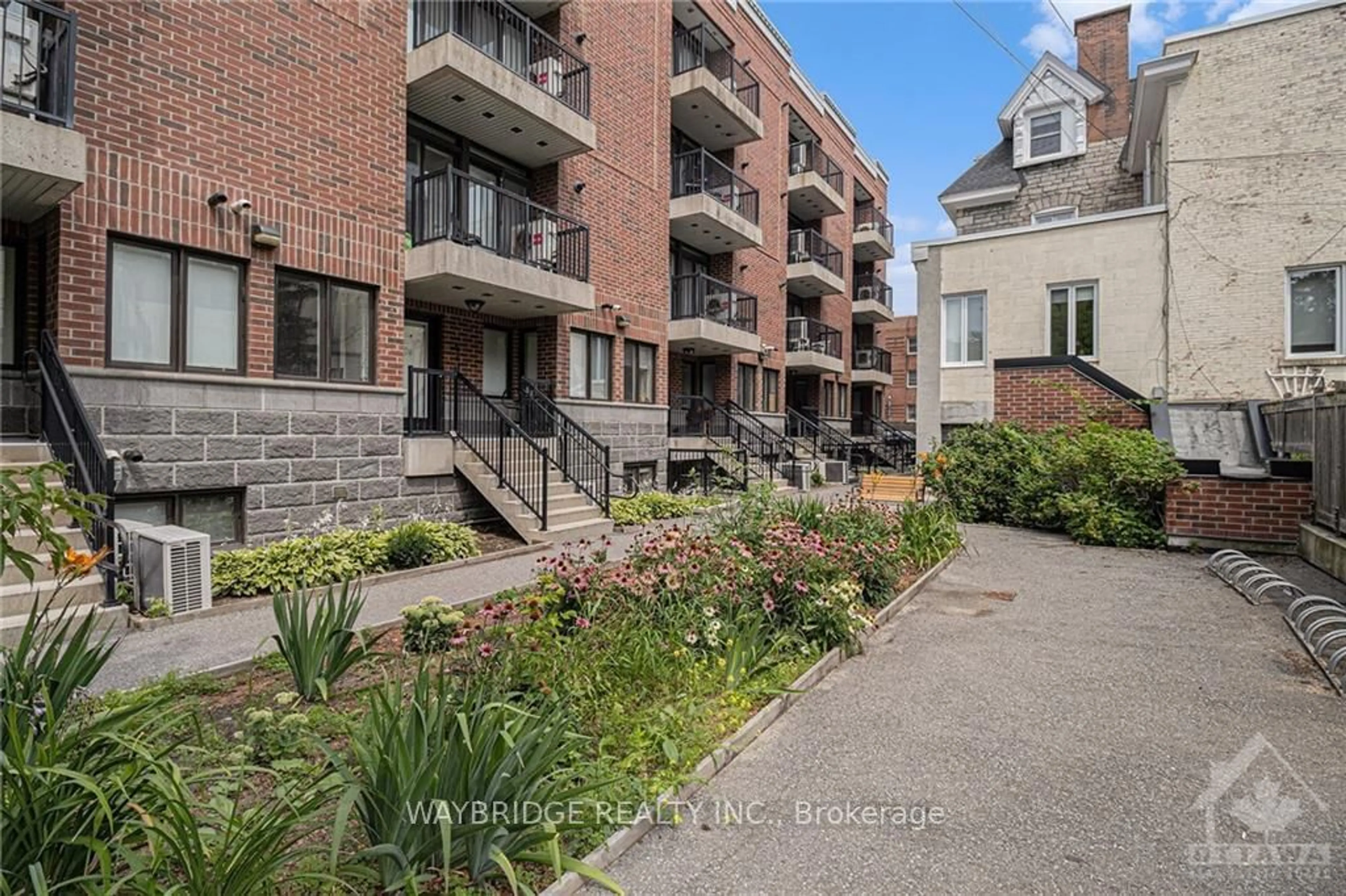 A pic from exterior of the house or condo, the street view for 458C KING EDWARD Ave, Lower Town - Sandy Hill Ontario K1N 0B4