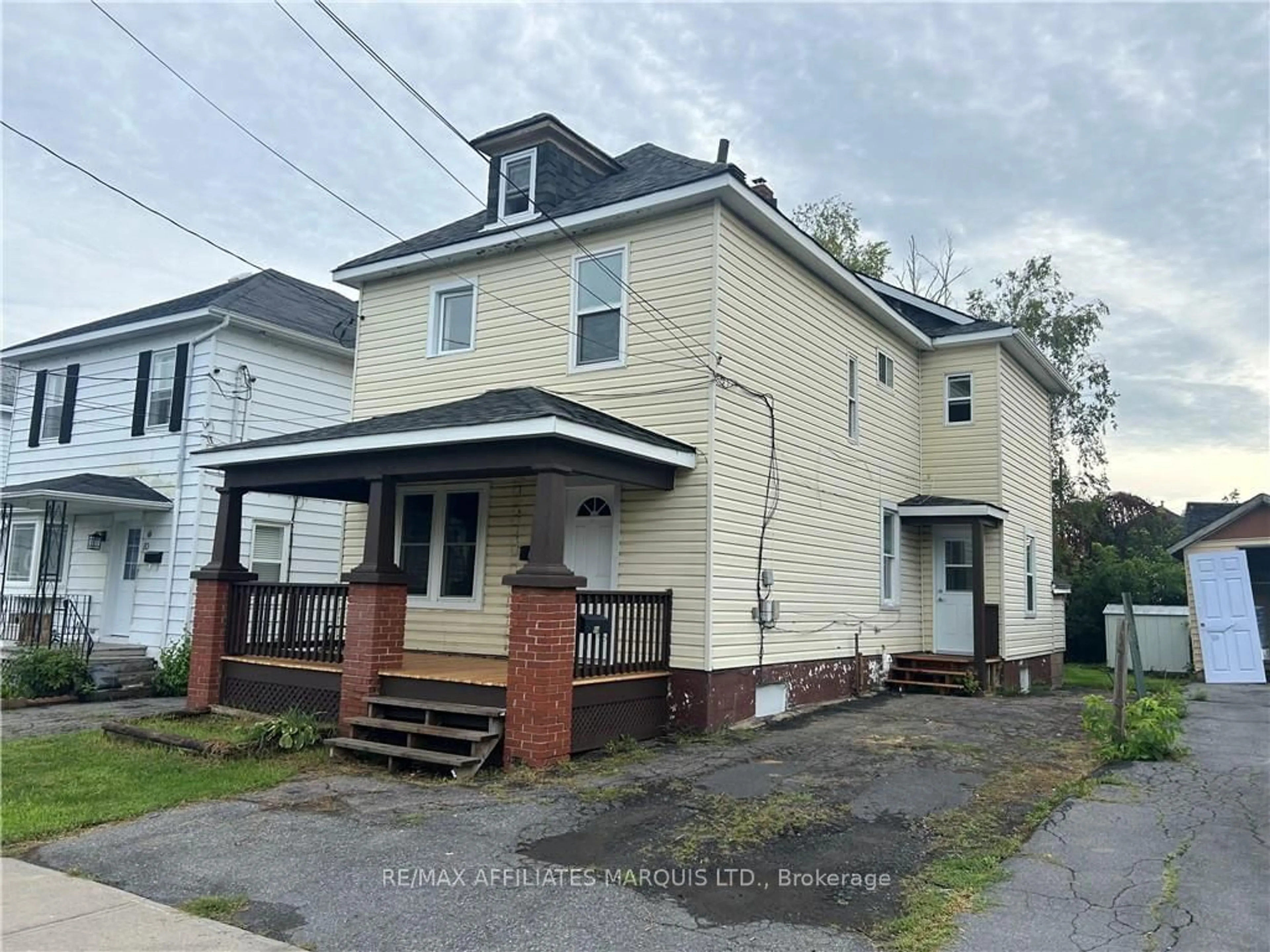 Frontside or backside of a home, the front or back of building for 8 MILLVILLE Ave, Cornwall Ontario K6H 4K4