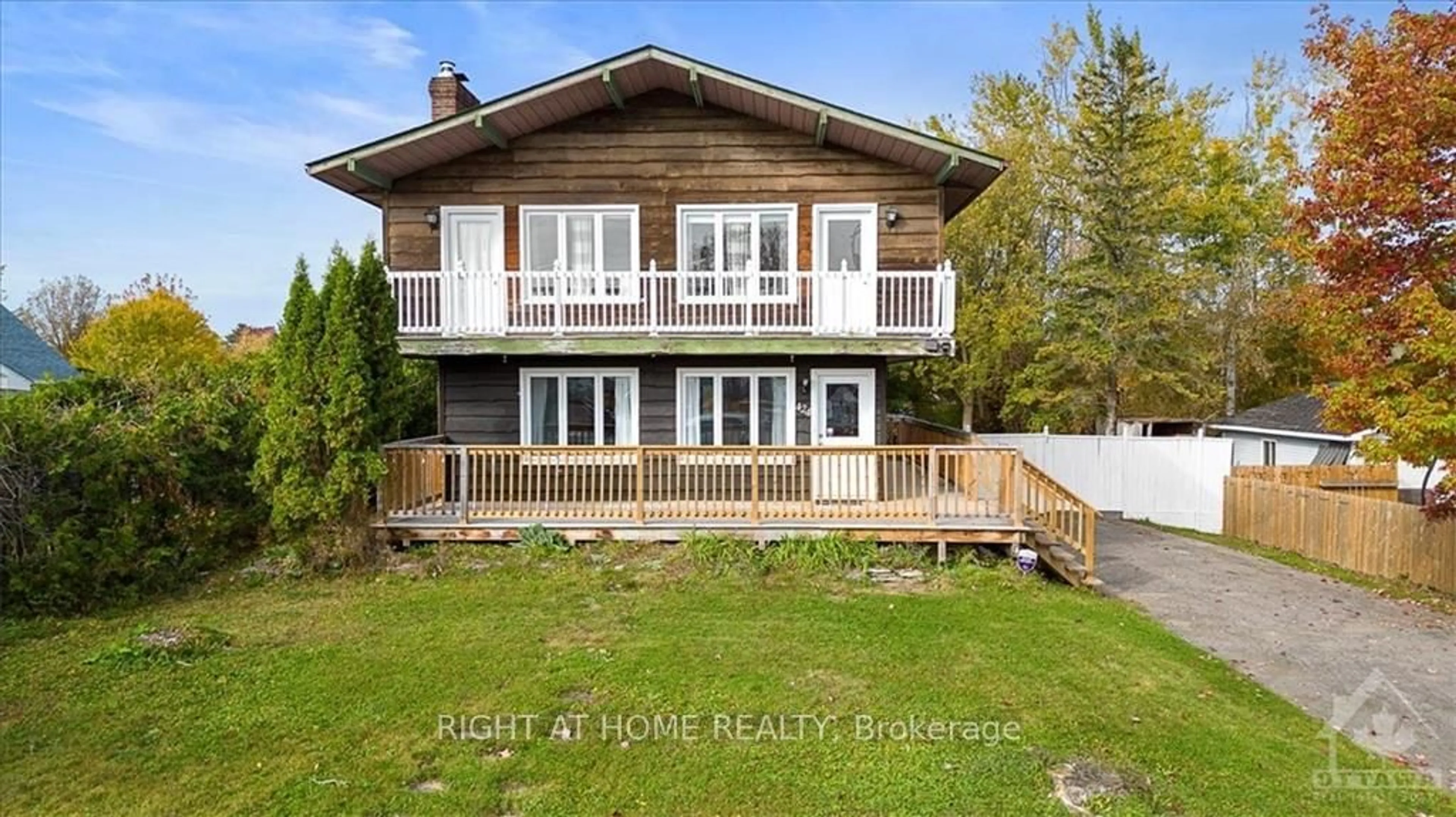 Frontside or backside of a home, cottage for 424 LAURIER St, Clarence-Rockland Ontario K4K 1L7