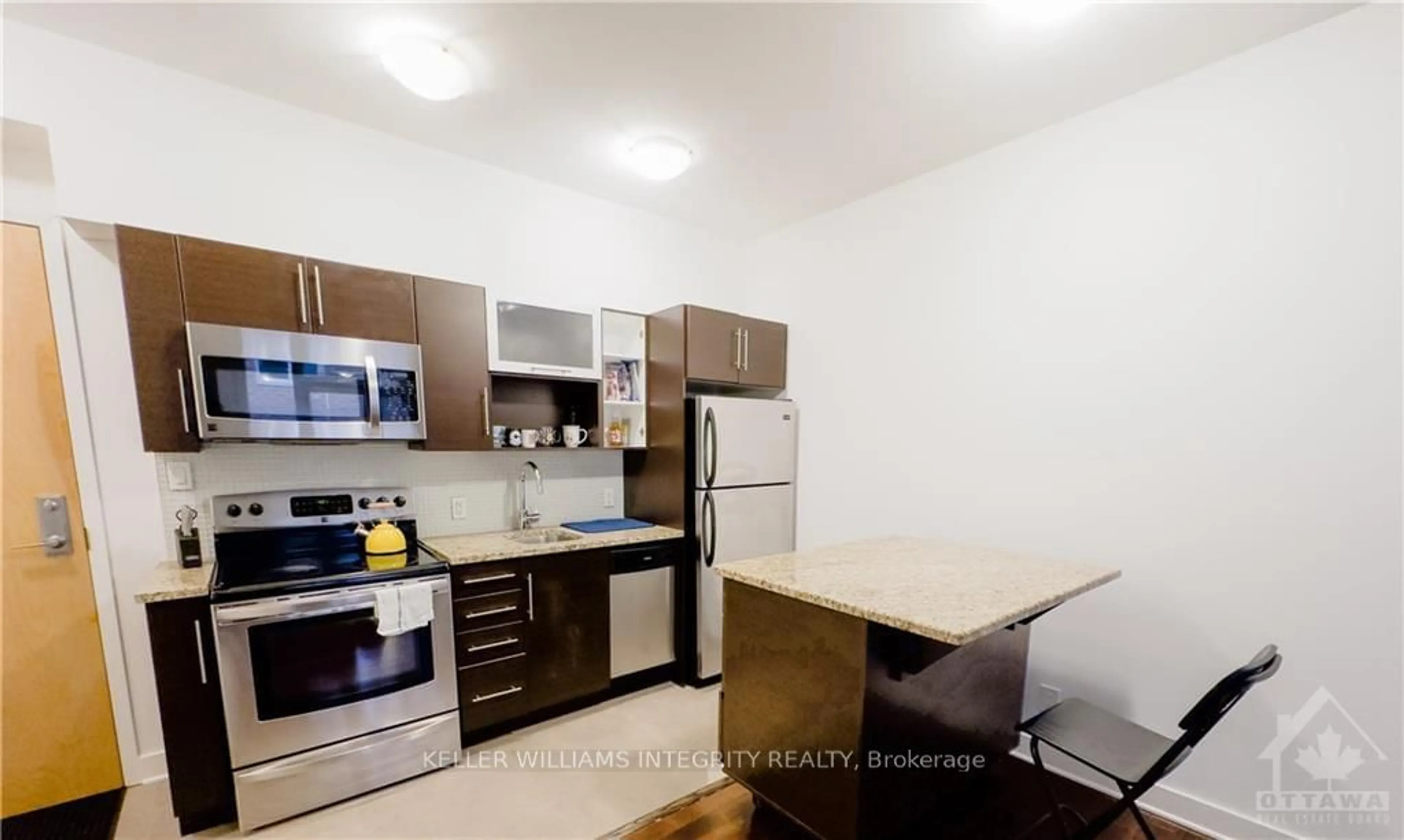 Standard kitchen for 360 CUMBERLAND St #308, Lower Town - Sandy Hill Ontario K1N 0B1