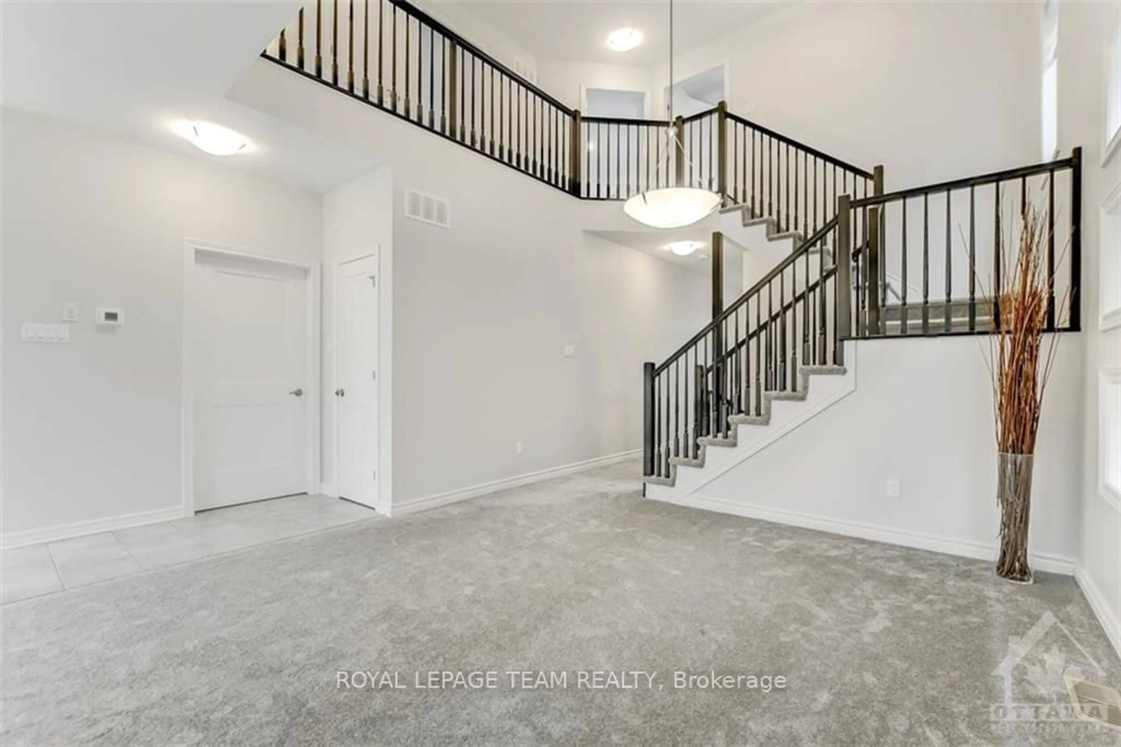 Indoor entryway, cement floor for 121 SEABERT Dr, Arnprior Ontario K7S 0K1