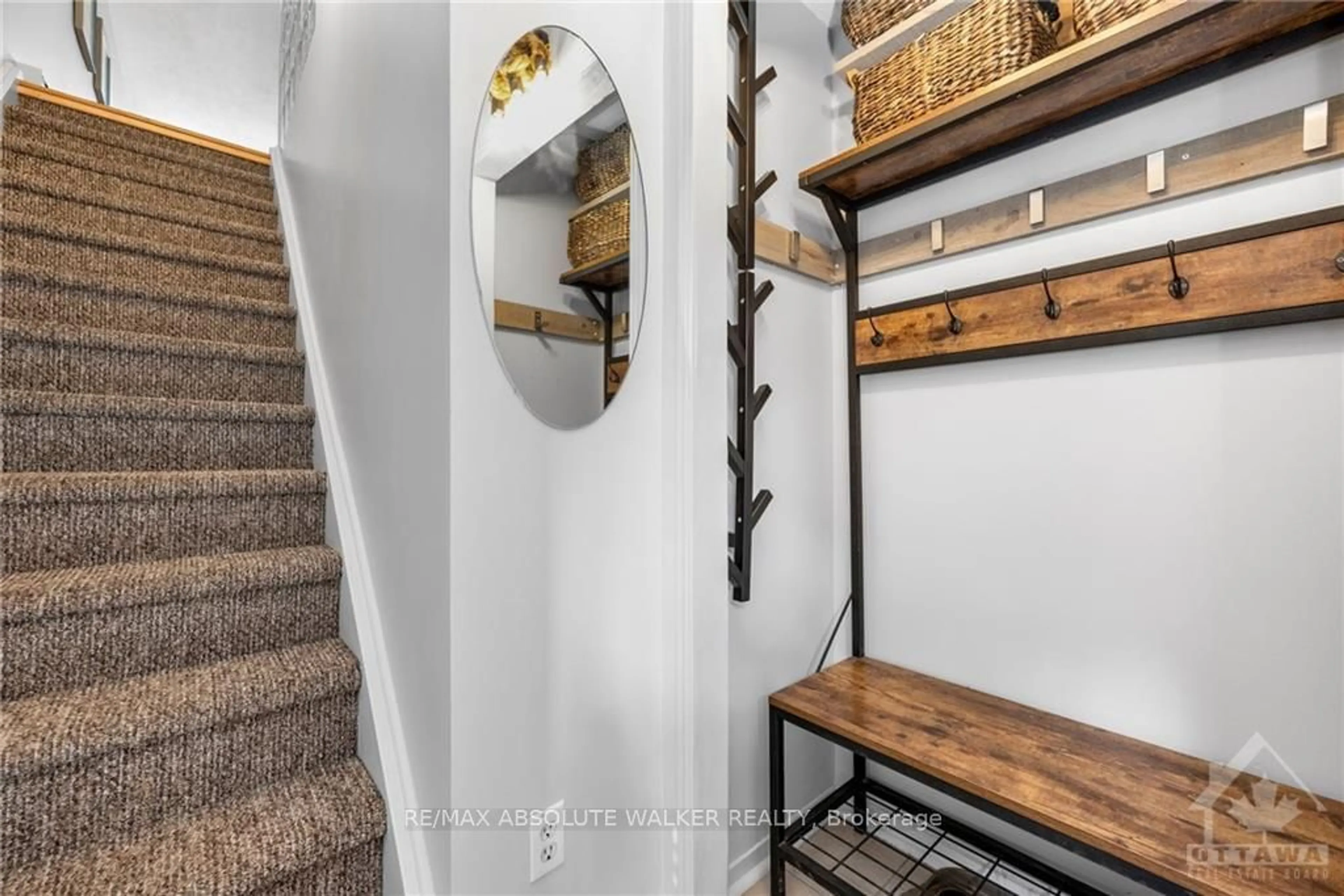 Indoor entryway, wood floors for 37 ROBINSON Ave #A, Lower Town - Sandy Hill Ontario K1N 8N8